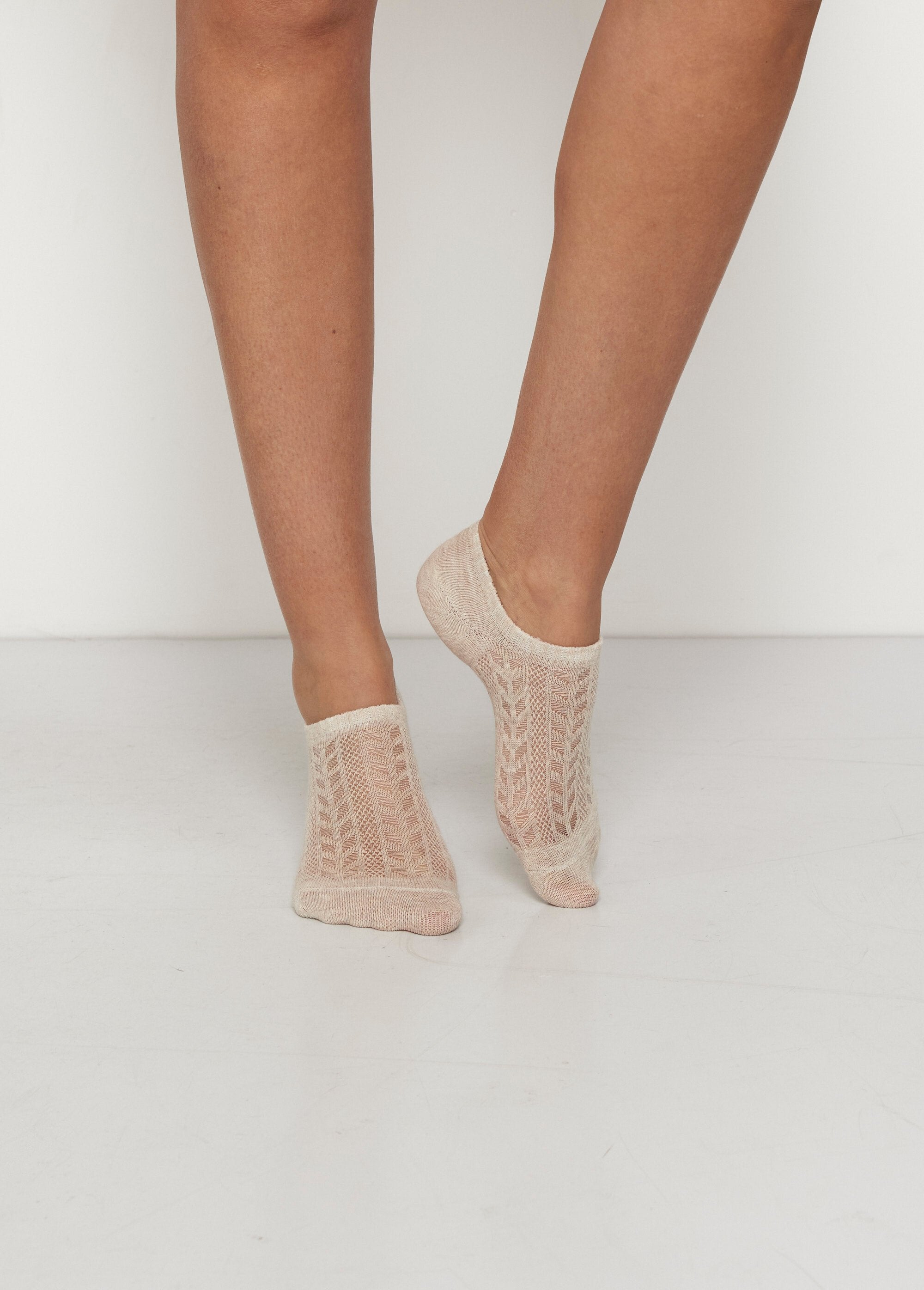 Calcetines_bajos_con_estampado_de_malla_oscura._Beige_surtido__FA2_slim