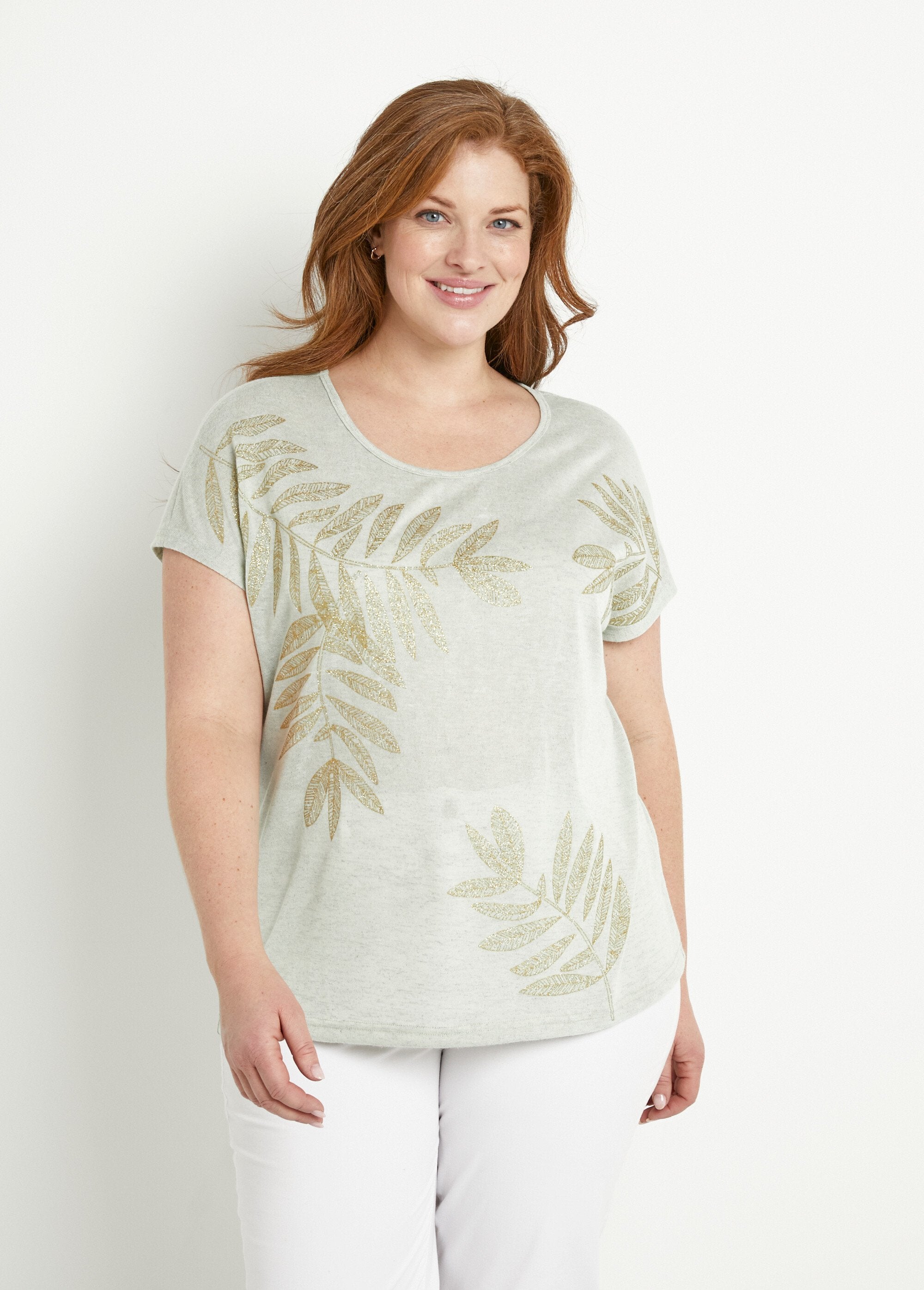 Camiseta_de_cuello_redondo_con_punto_flameado_y_estampado_dorado_Sabio_FA1_curvy