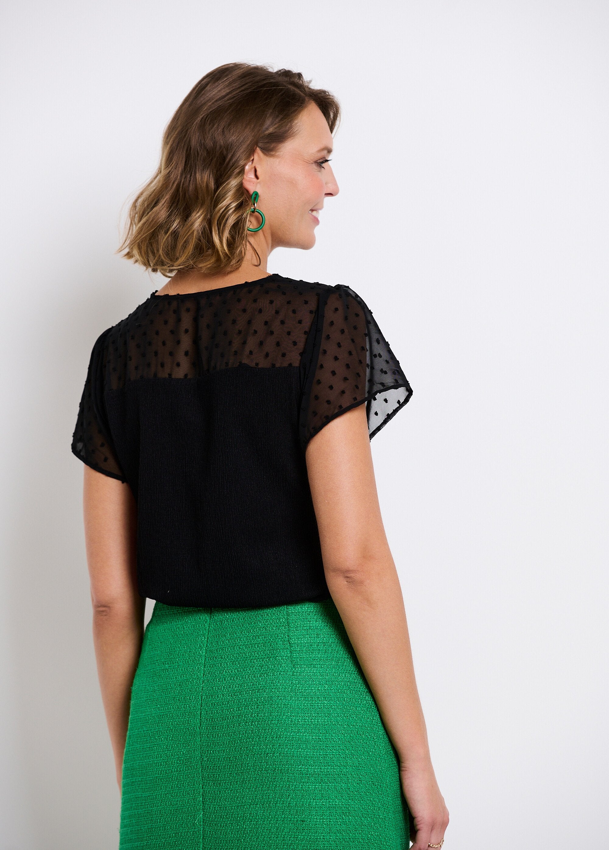 Camiseta_de_raso_de_manga_corta_con_cuello_en_V_Negro_DO1_slim