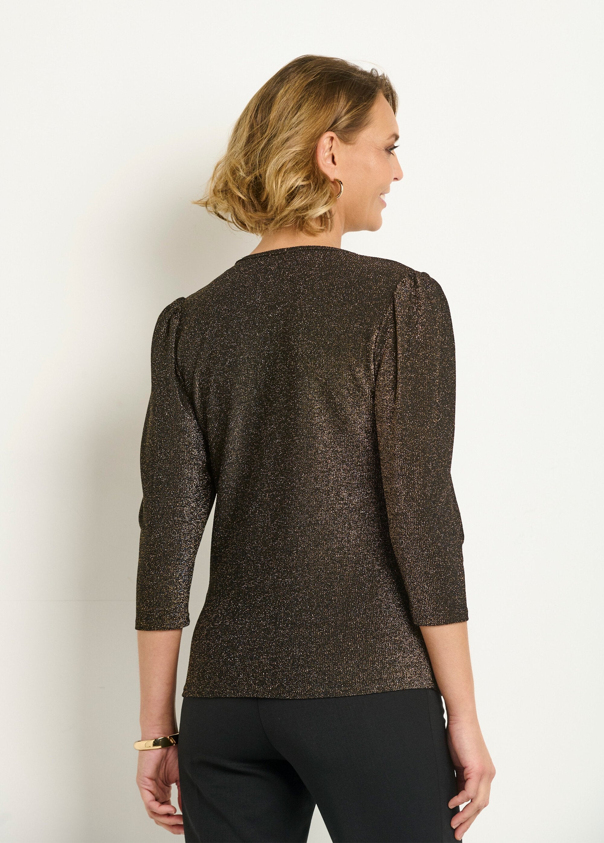 Camiseta_metalizada_con_cuello_en_V_y_mangas_3/4_Dorado_DO1_slim