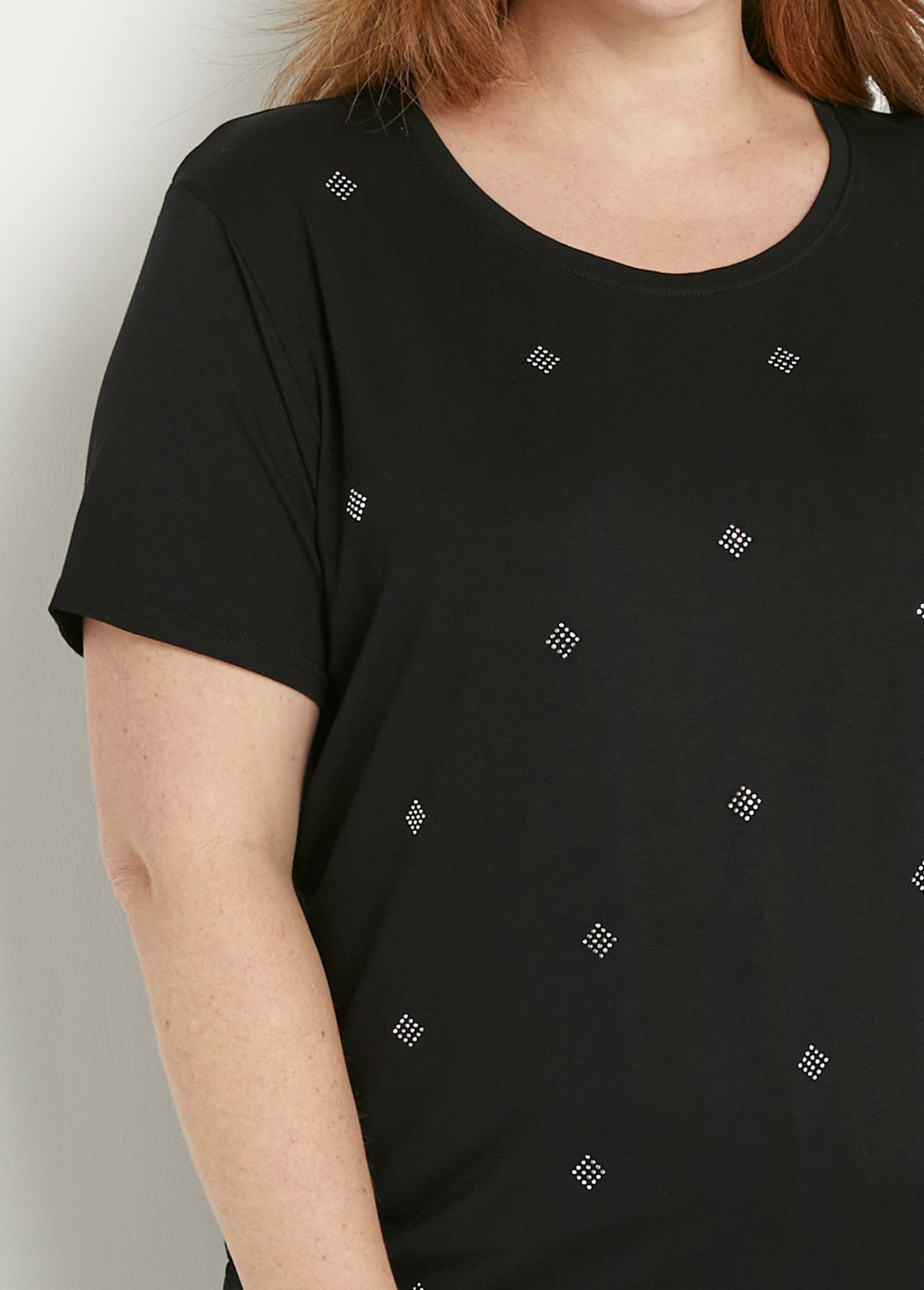 Camiseta_lisa_manga_corta_cuello_redondo_strass_Negro_DE1_curvy