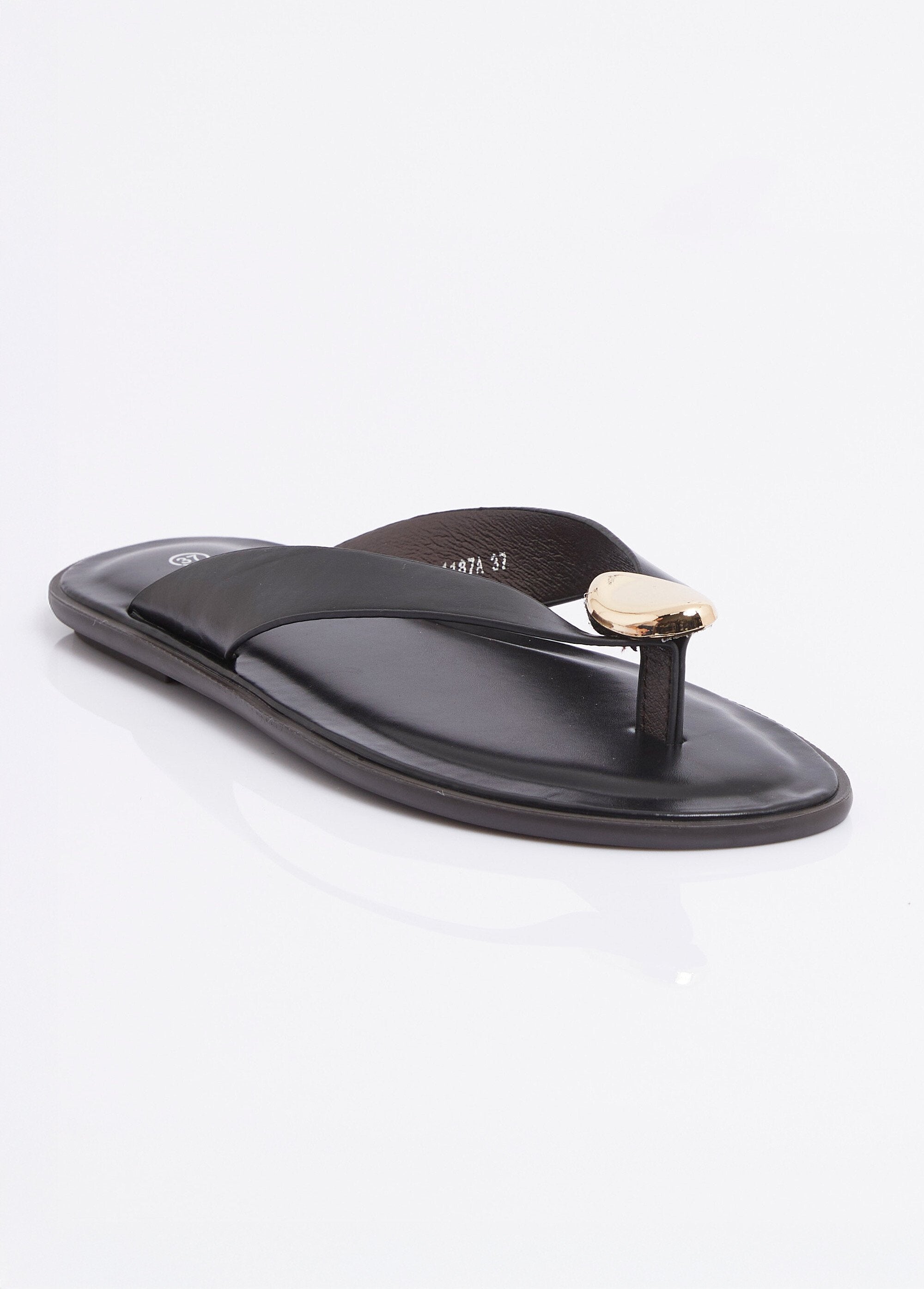 Chanclas_de_piel_sintética_con_detalle_de_joya_metálica_Negro_FA1_slim