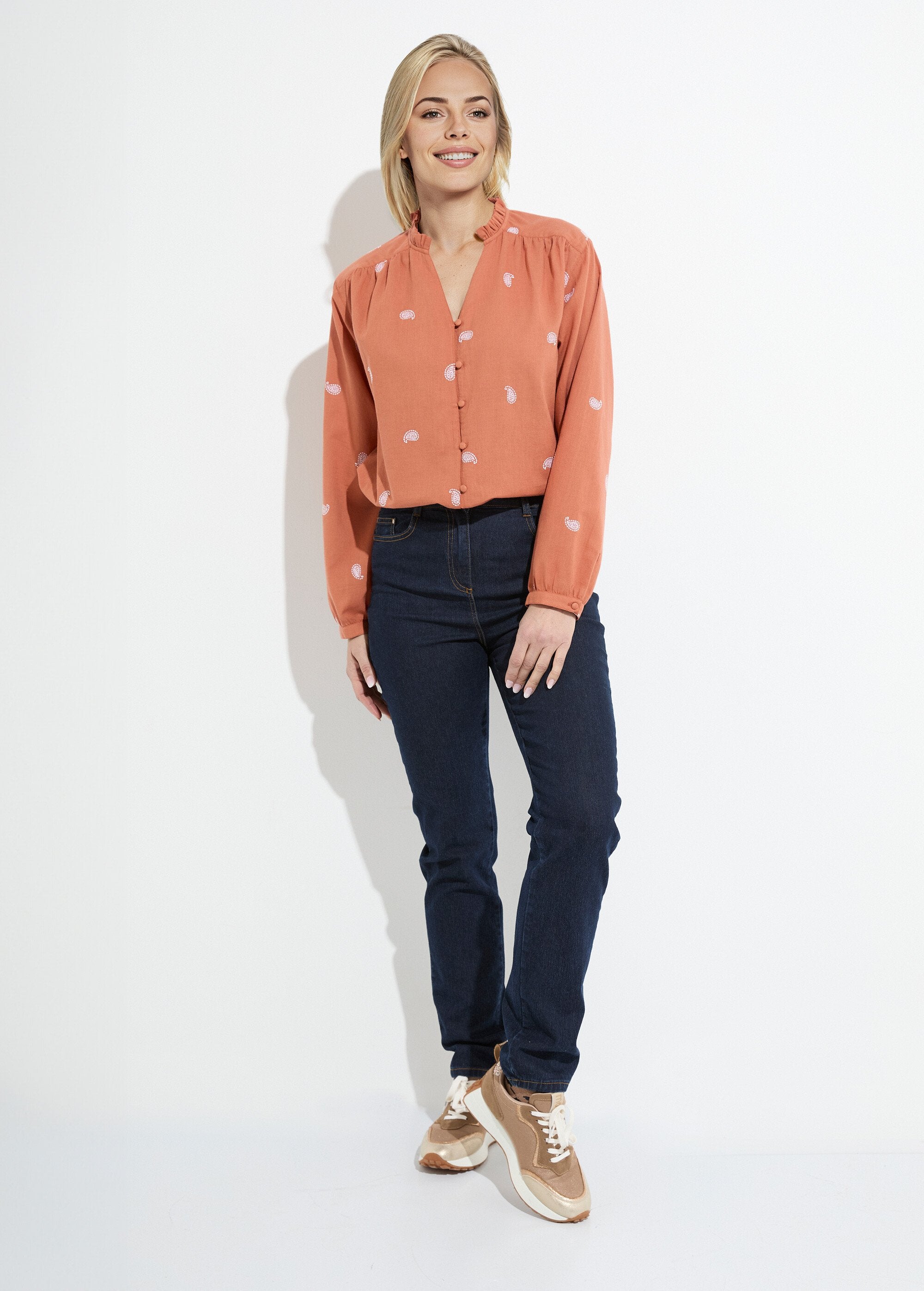 Túnica_de_gasa_de_algodón_bordada_con_cuello_con_volantes_Caramelo_y_blanco_SF1_slim