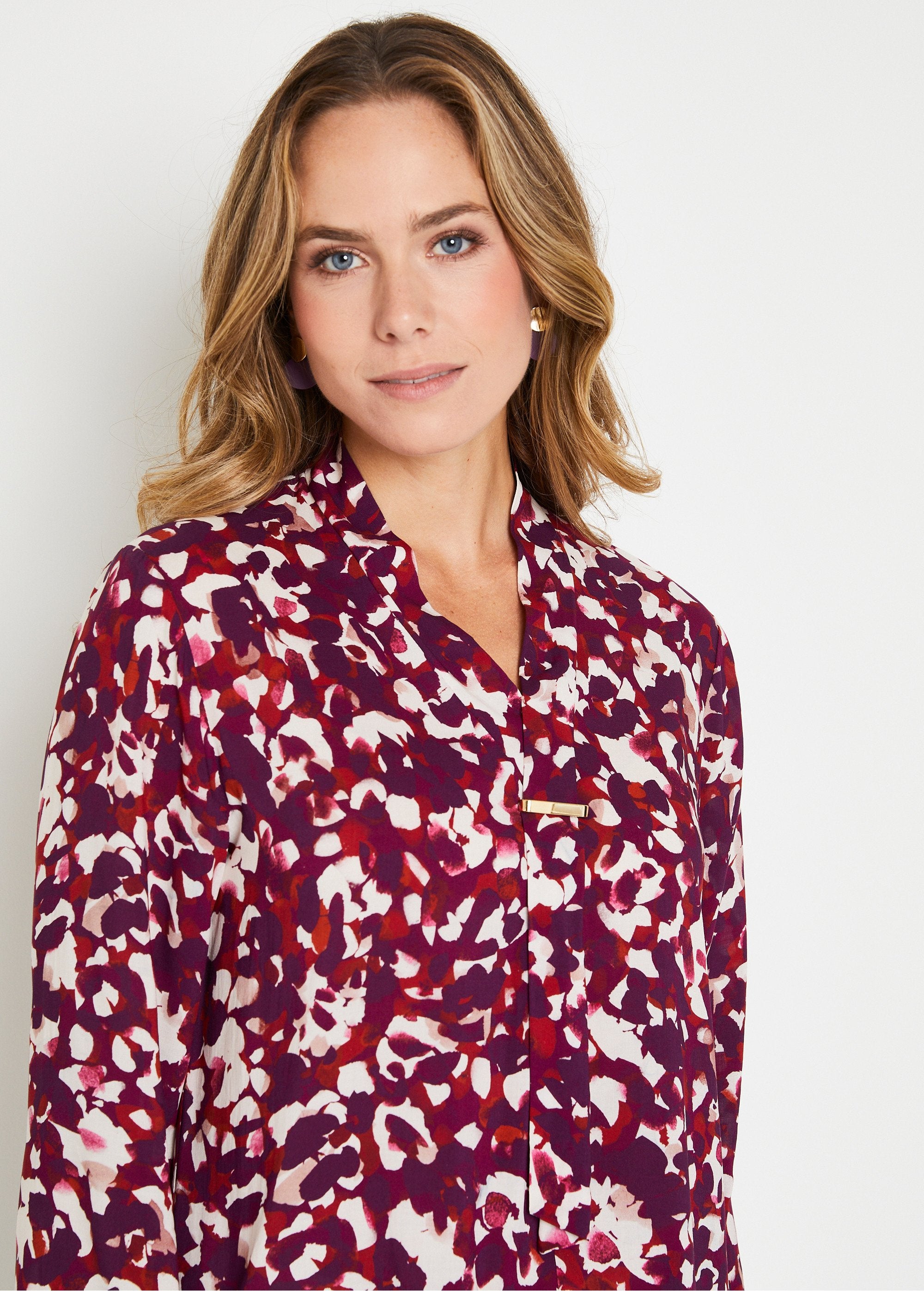 Túnica_larga_estampada_con_cuello_de_pico_fucsia_y_rojo_DE1_slim