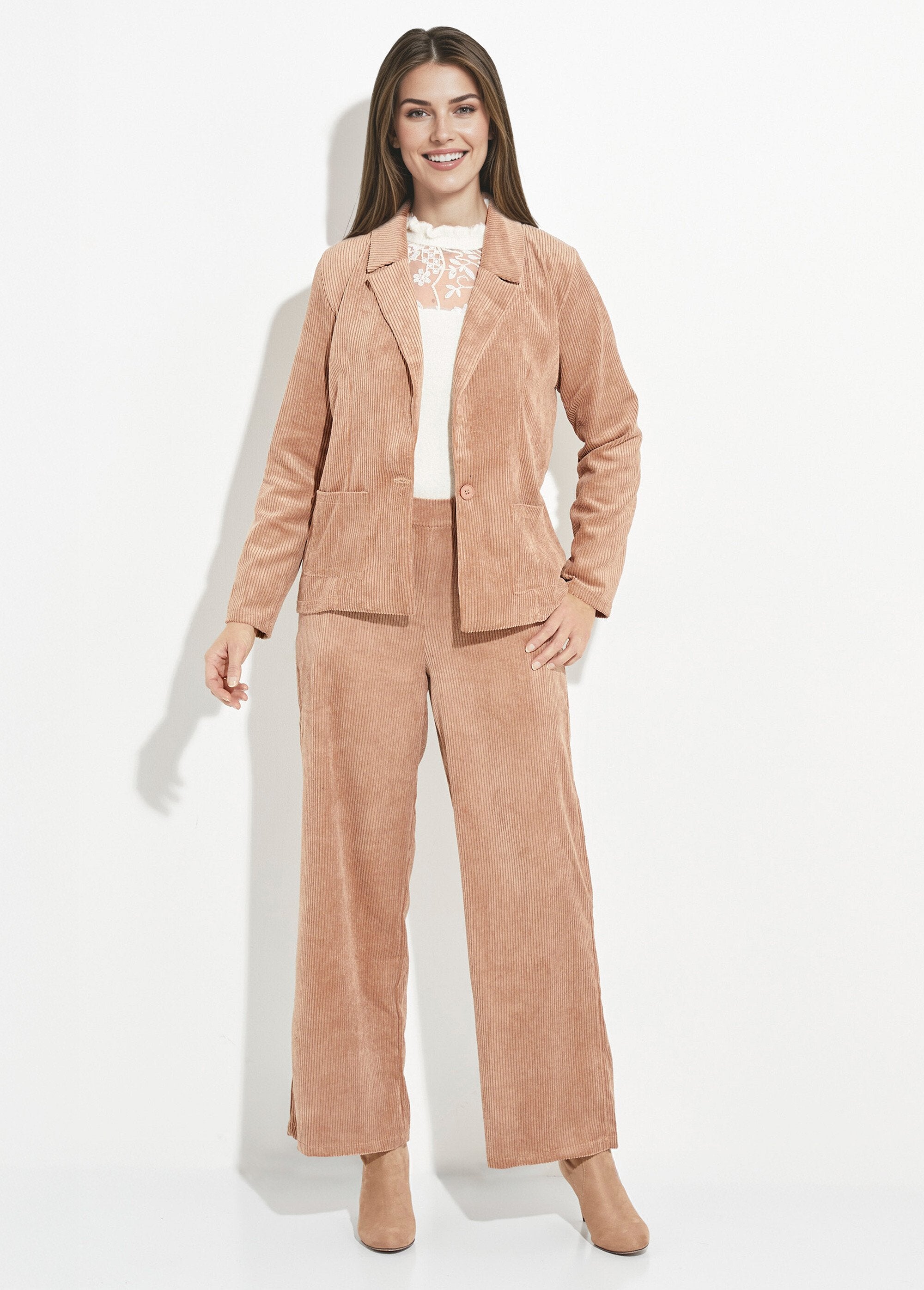 Chaqueta_de_pana_de_cintura_ancha,_cuello_sastre_camello_SF1_slim