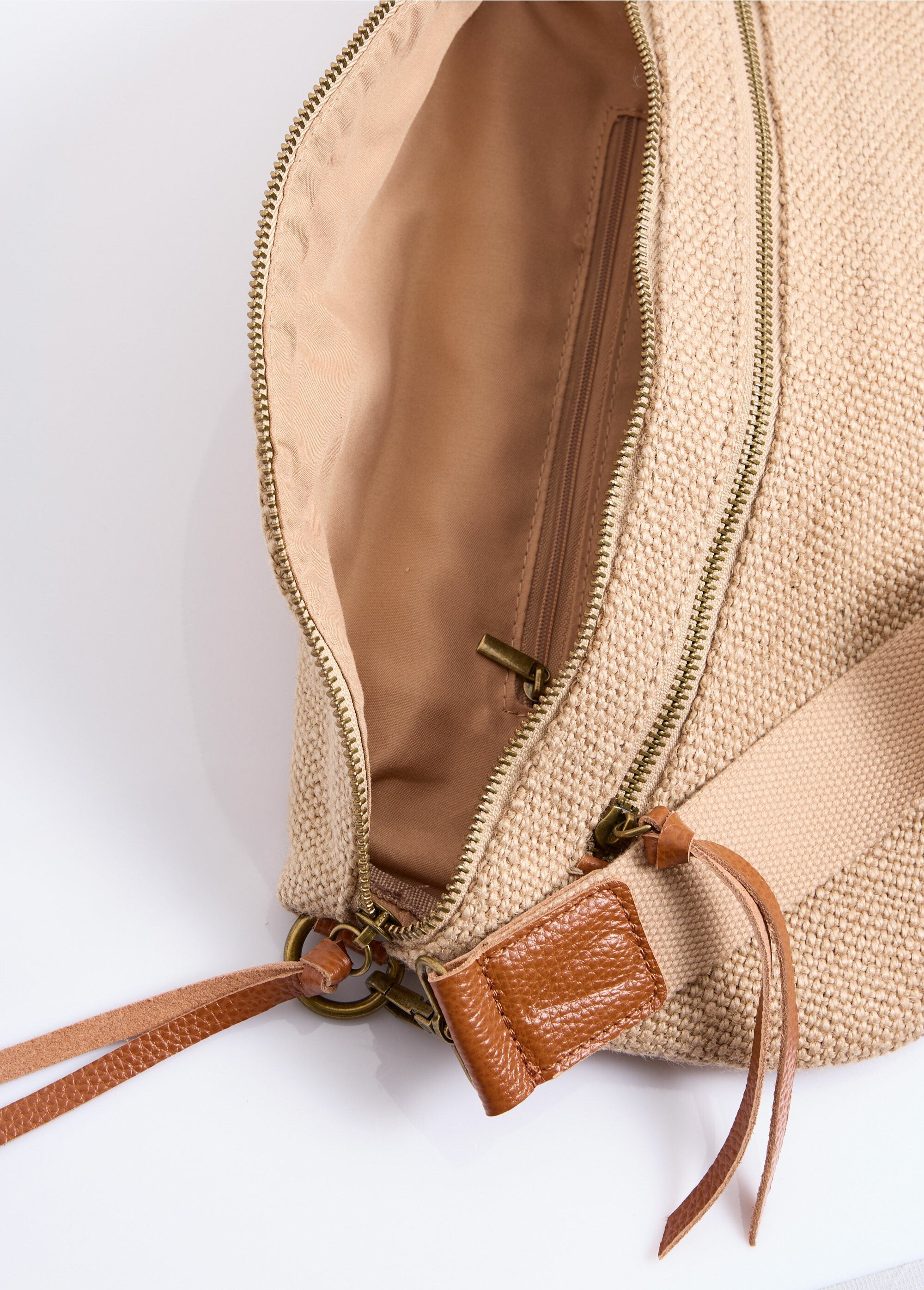 Riñonera_grande_de_yute_con_detalles_de_piel_Beige_DE2_slim