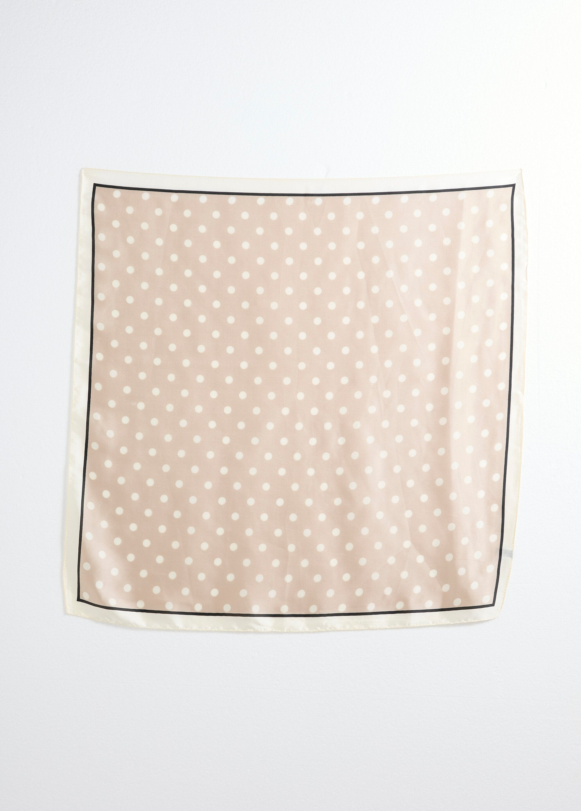 Pañuelo_de_satén_con_estampado_de_lunares_Lunar_DE1_slim
