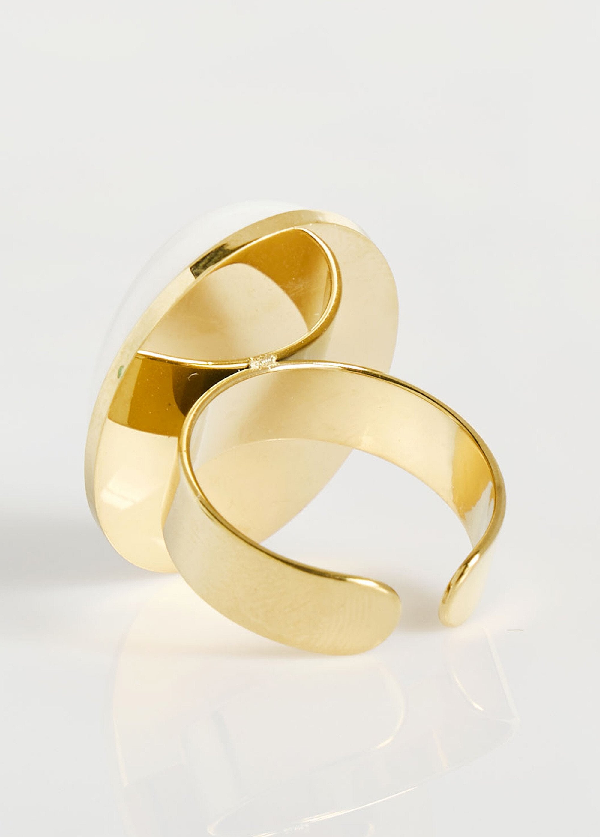 Anillo_de_acero_inoxidable_con_medallón_de_resina._Blanco,_Blanca_DE1_slim