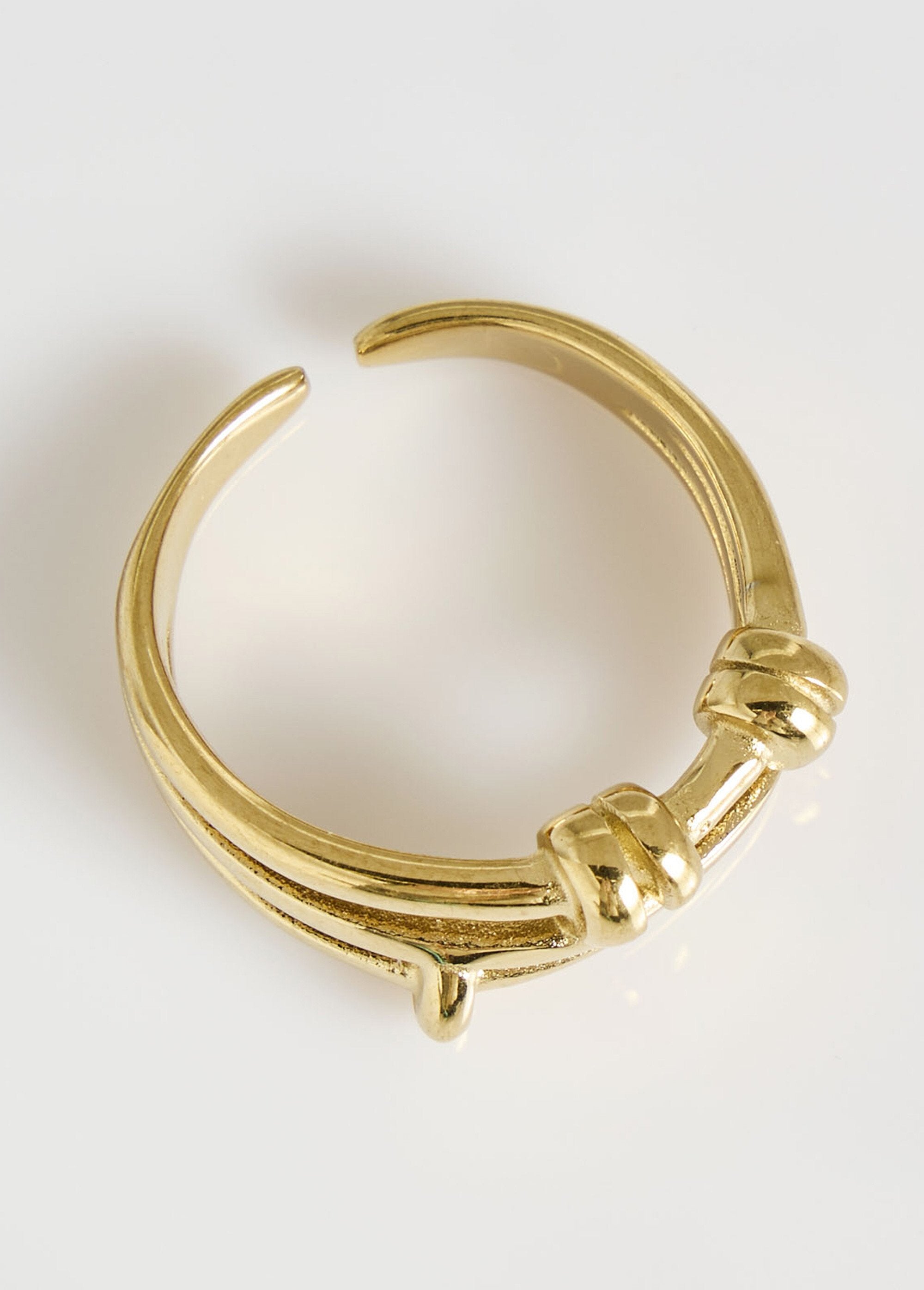Anillo_de_acero_inoxidable,_forma_de_eslabón._Dorado_DE1_slim