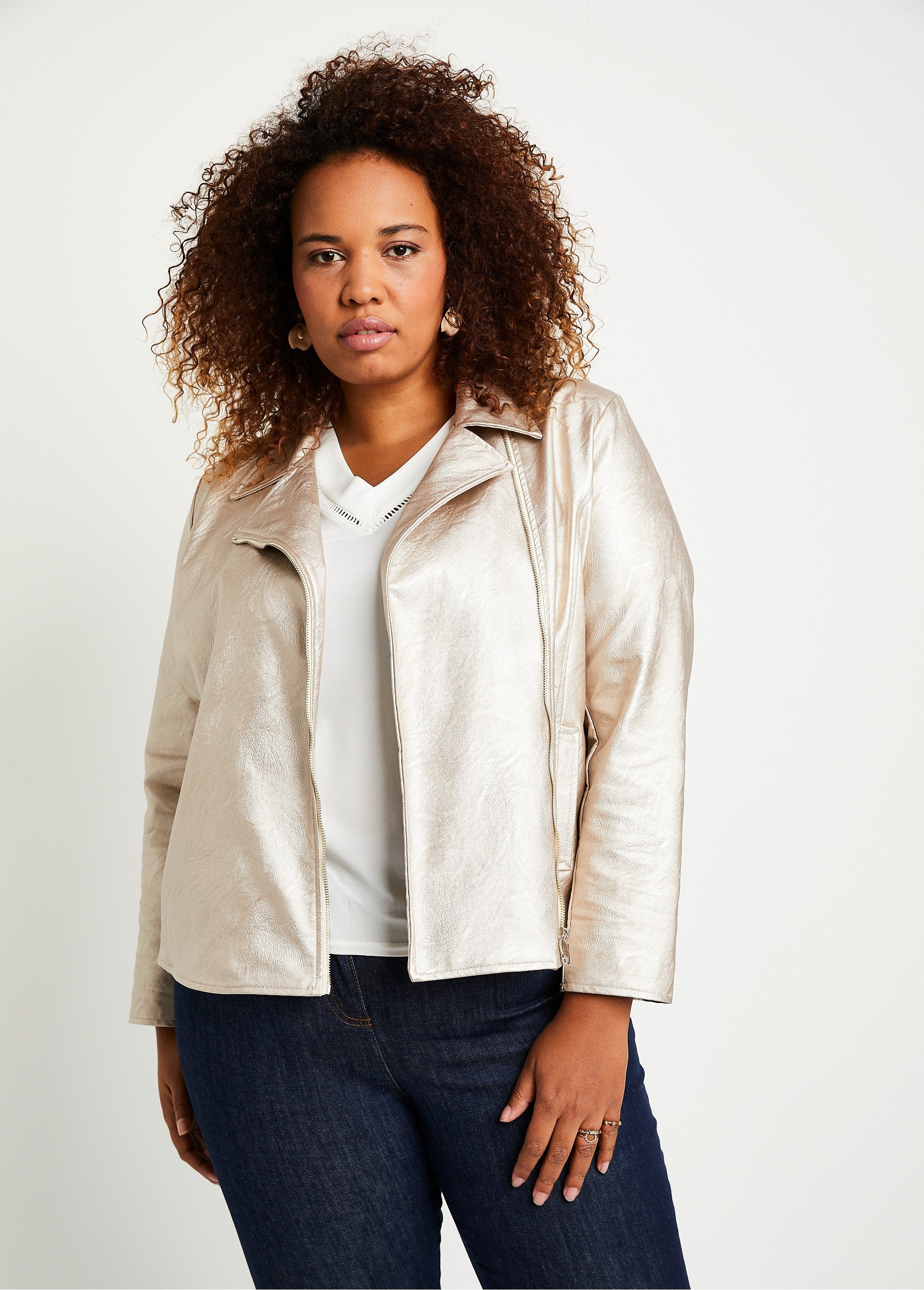 Chaqueta_con_cremallera_de_tejido_revestido_brillante_Beige_iridiscente_FA2_curvy