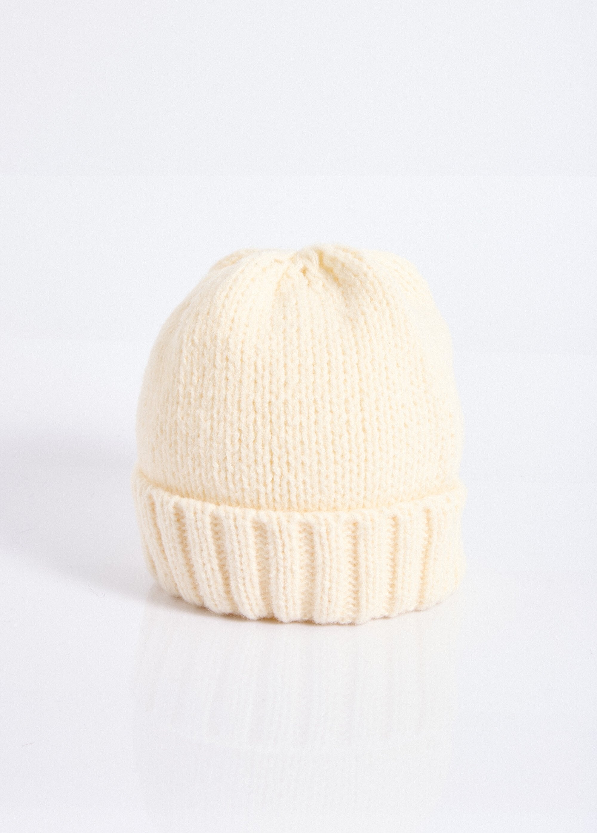 Gorro_de_punto_acanalado_en_tonos_pastel_con_puños_Crudo_FA1_slim