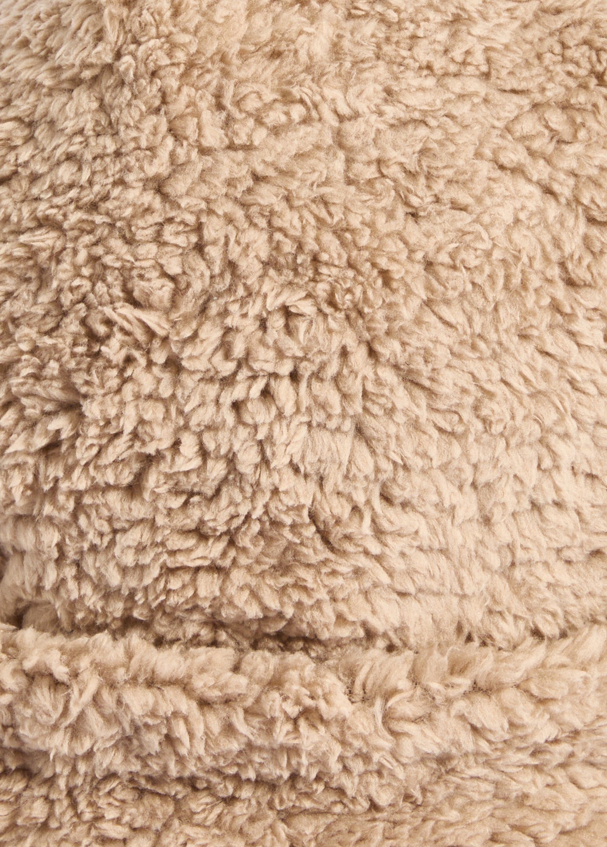 Gorro_de_polar_estilo_sherpa_liso_+_pompón_Lunar_DE1_slim