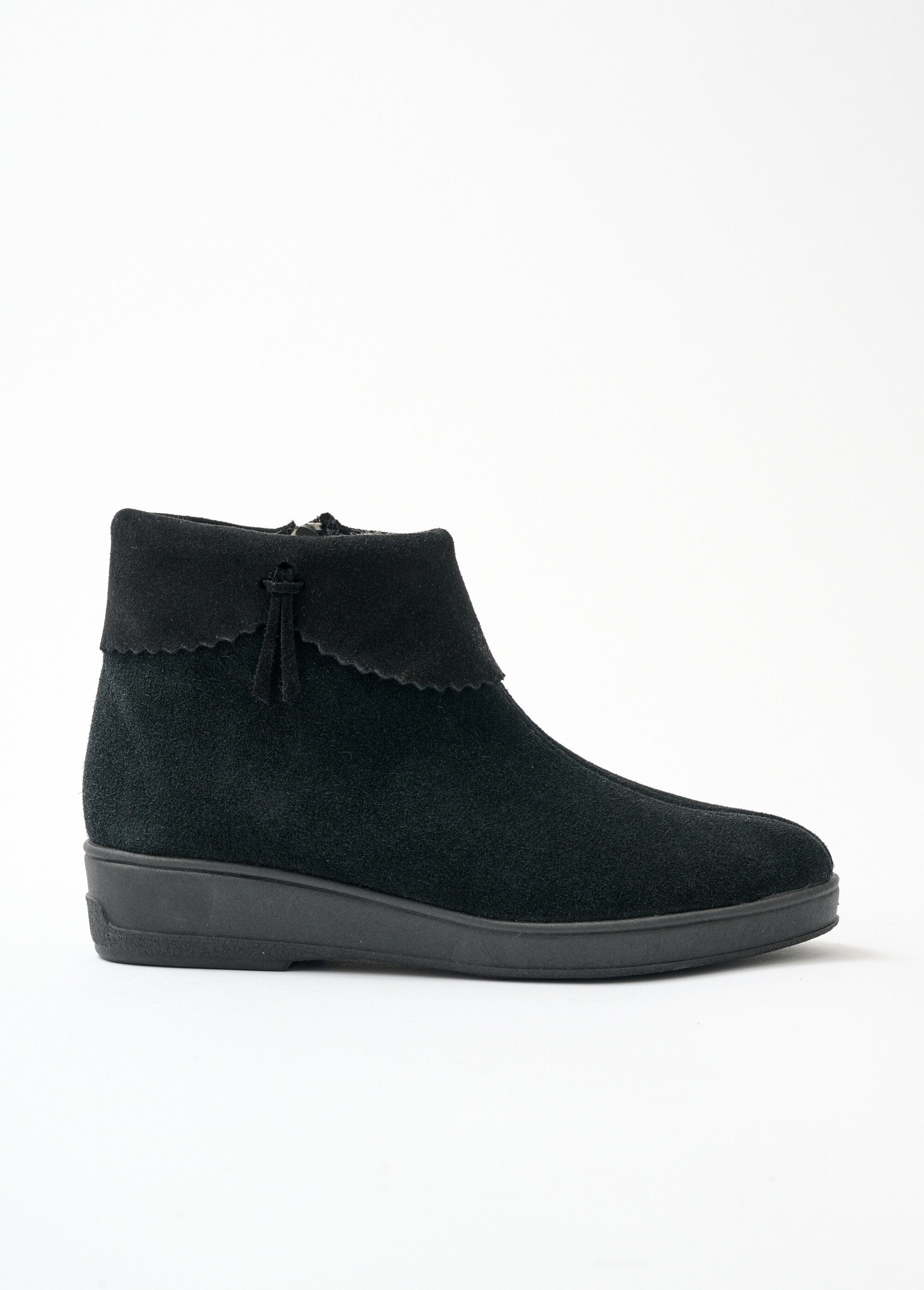 Botas_de_ante_anchas_y_cómodas_con_cremallera_y_forro_de_piel_Negro_DR1_slim