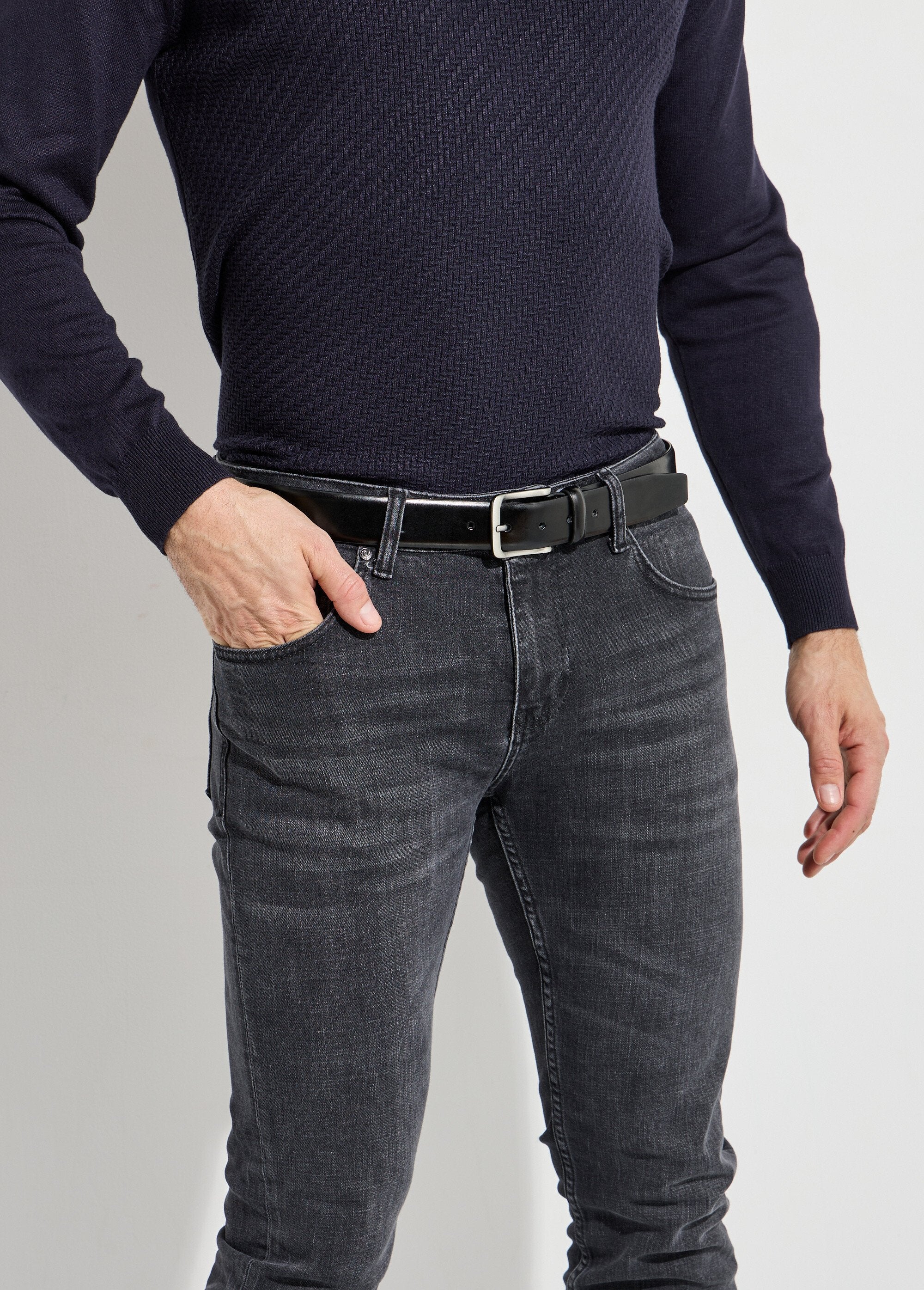 Cinturón_de_cuero_de_bordes_crudos,_hebilla_metálica_Negro_FA1_slim