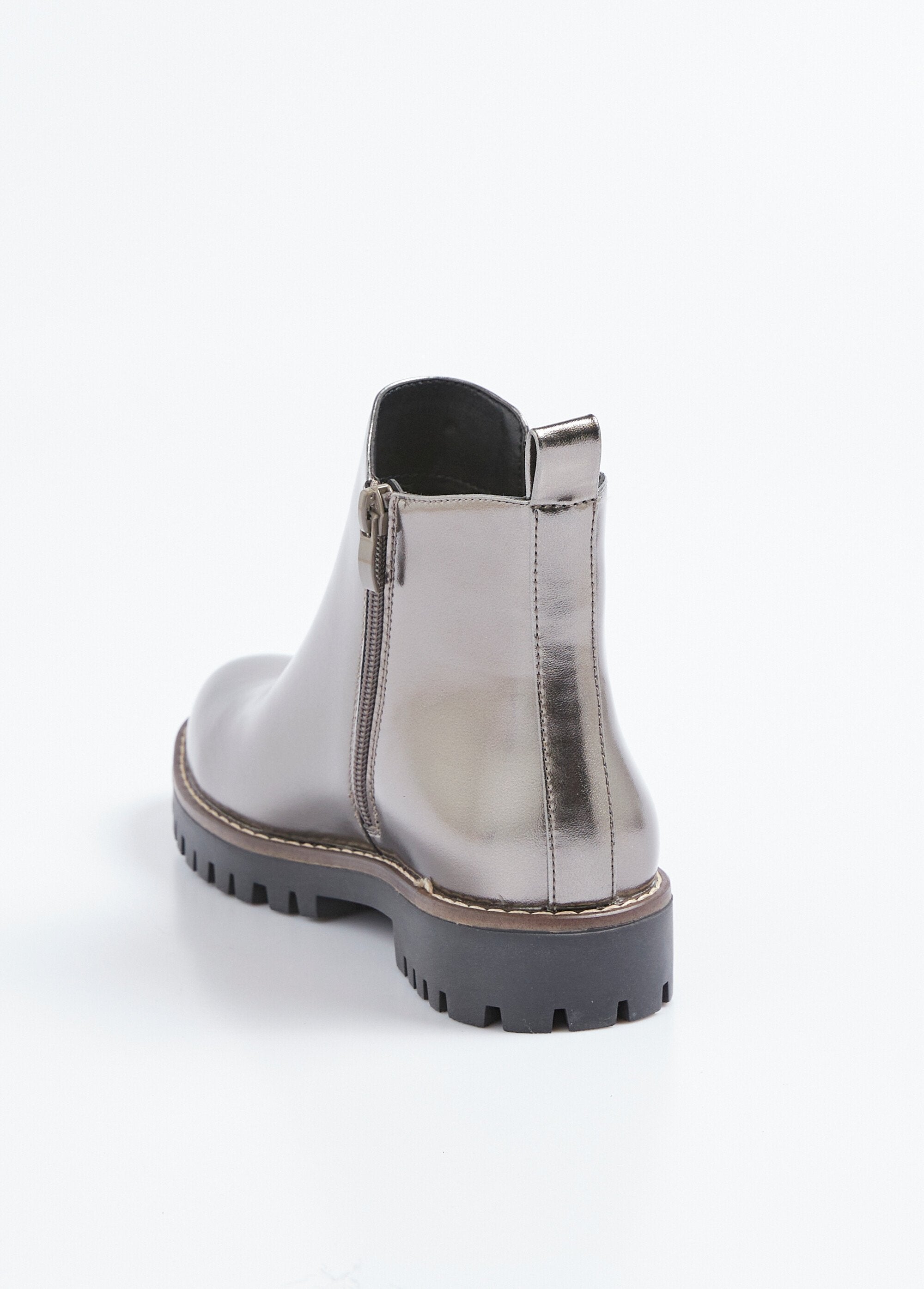 Botas_Chelsea_con_suela_con_tacos_de_ancho_cómodo_Gris_DO1_slim