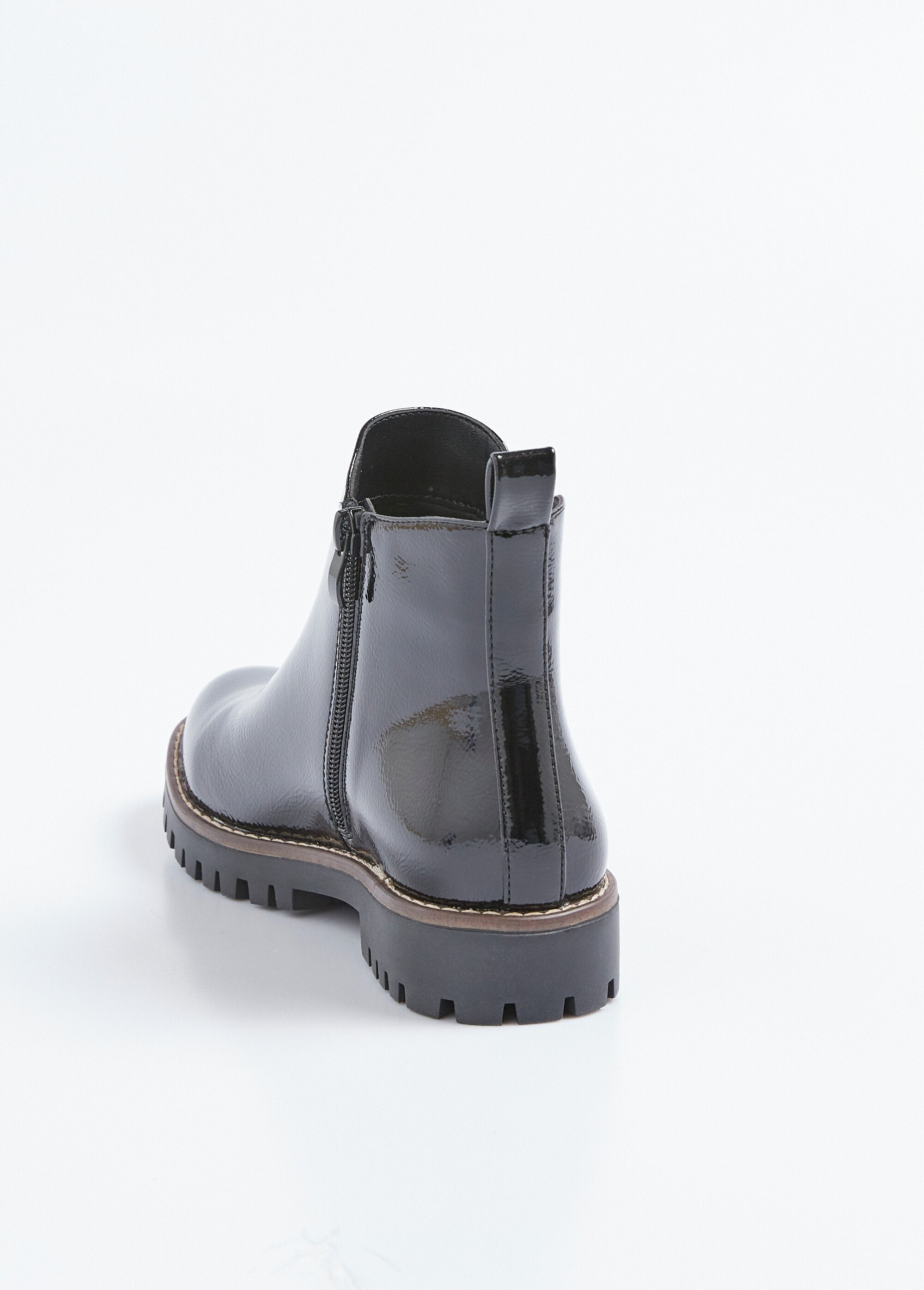 Botas_Chelsea_con_suela_con_tacos_de_ancho_cómodo_Negro_DO1_slim