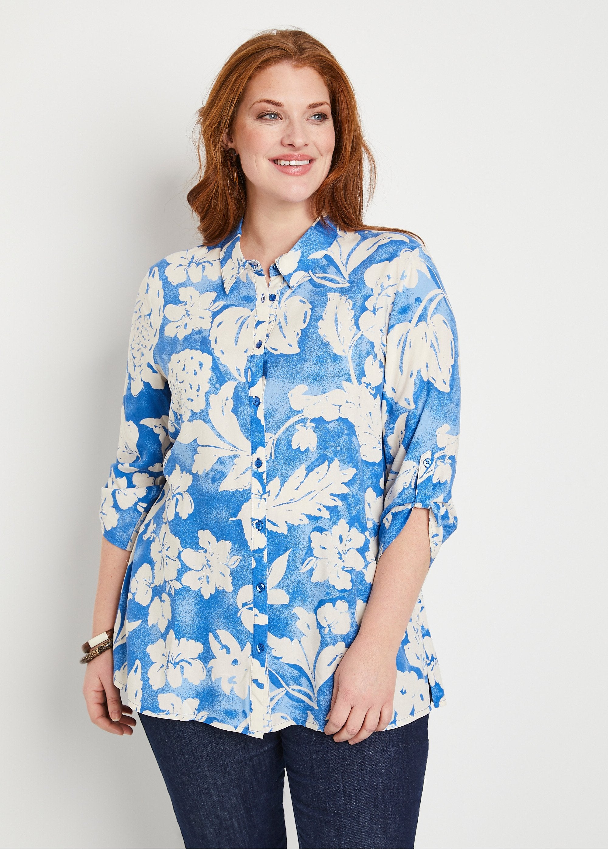 Blusa_holgada_larga_de_flores_Azul_y_blanco_FA1_curvy