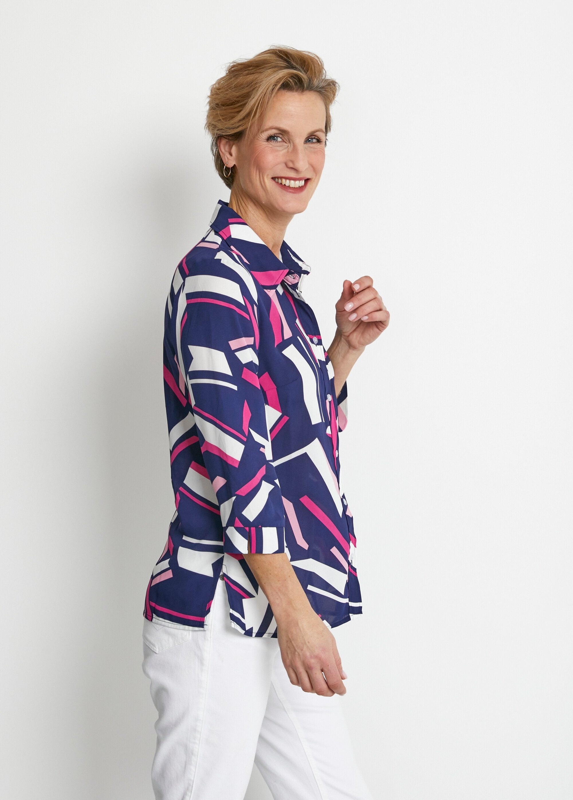 Blusa_recta_gráfica_con_mangas_3/4_Azul_marino_y_fucsia_DR1_slim