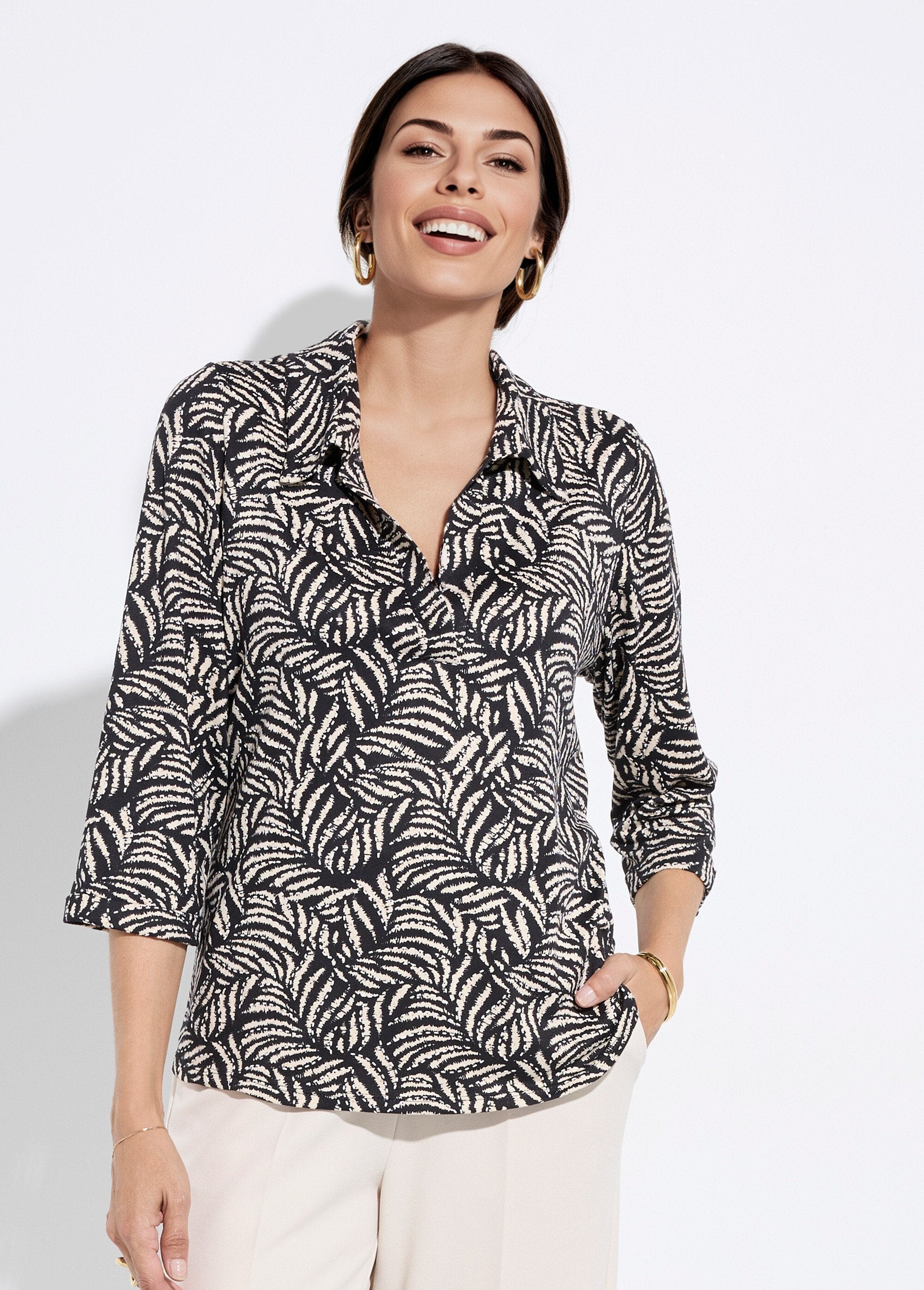 Blusa_de_hojas_fluidas_con_cuello_sastre_Negro_y_crudo_FA1_slim