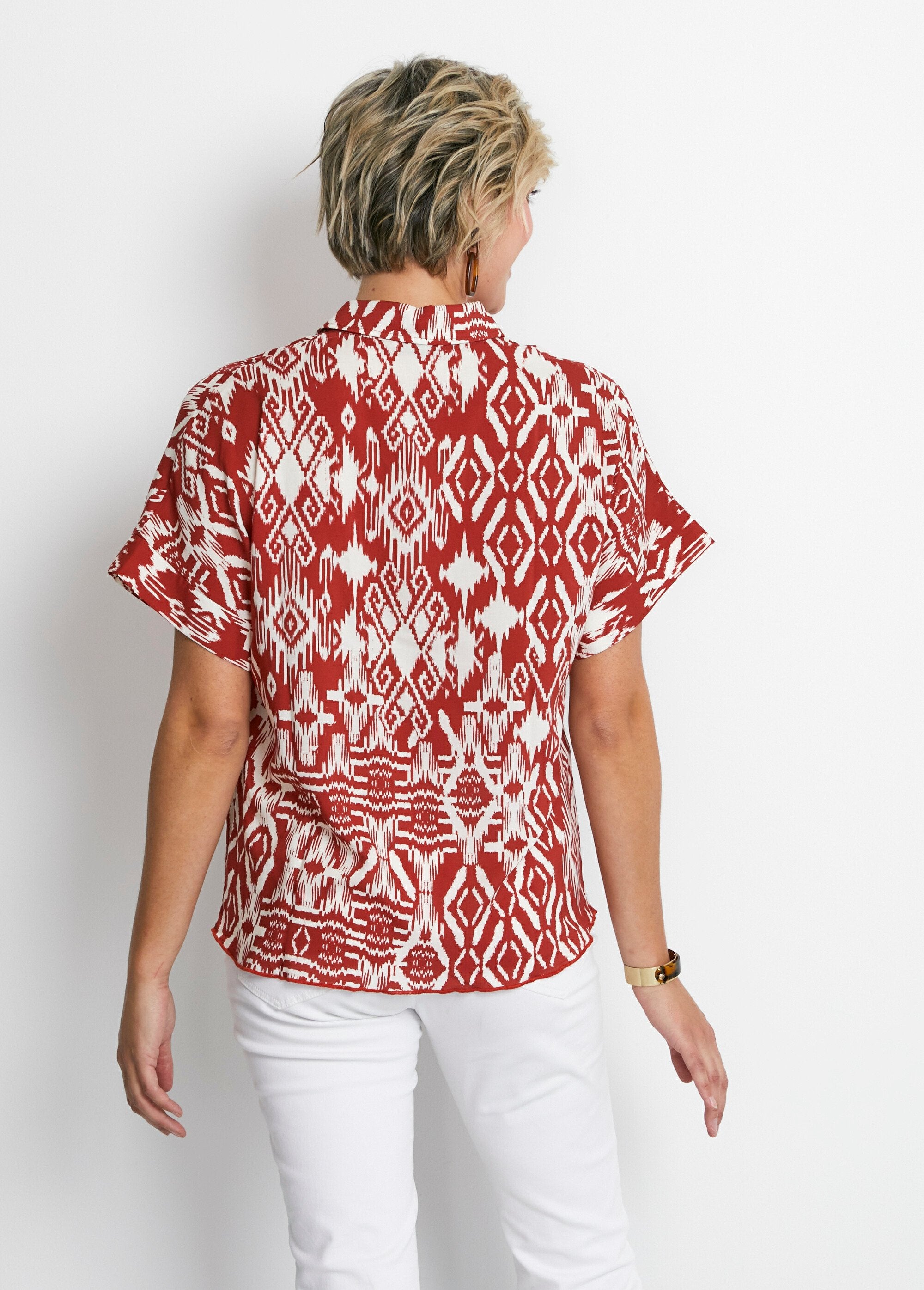 Blusa_estampada_de_manga_corta_Estampado_de_terracota_DO1_slim