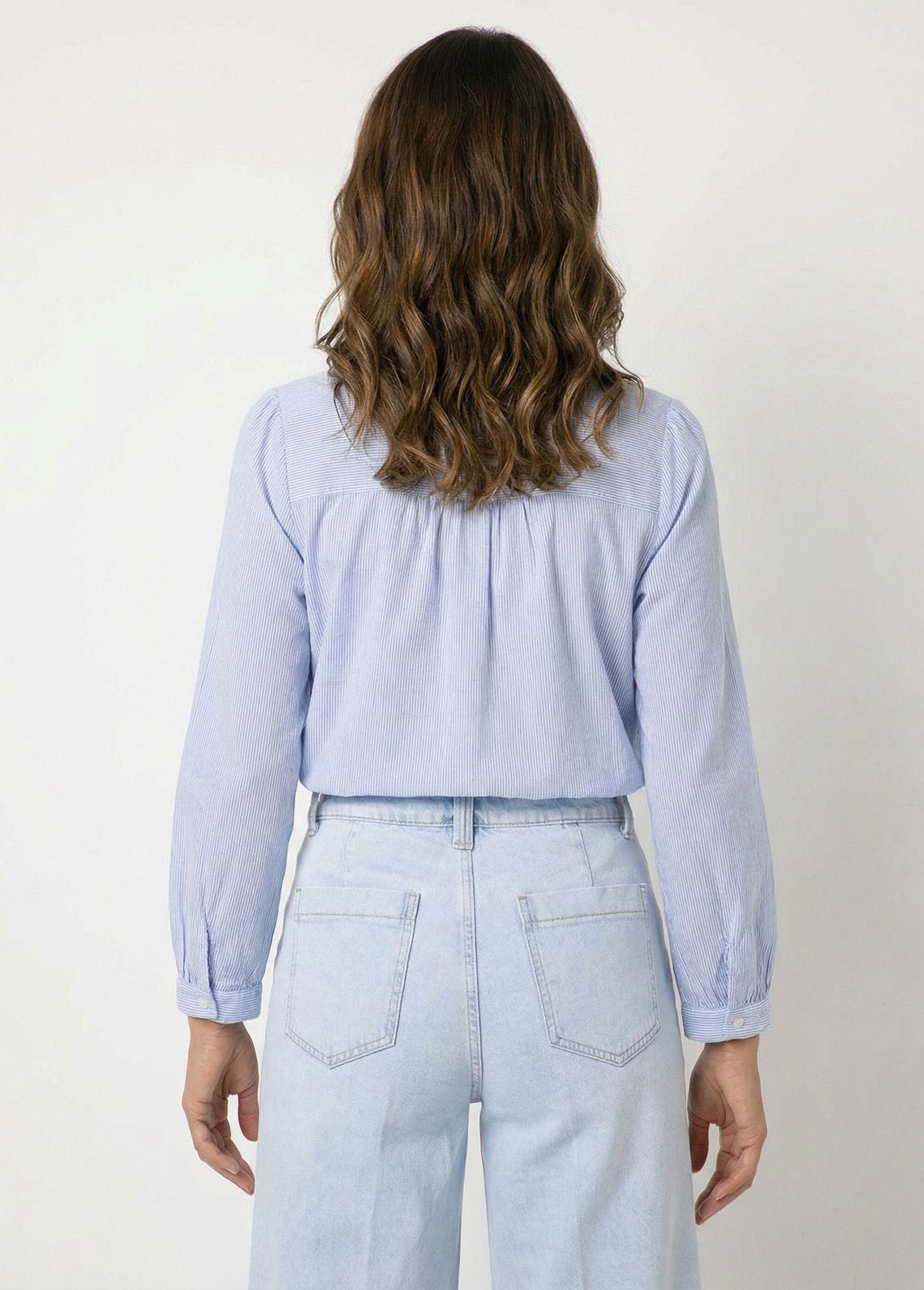 Blusa_de_rayas_con_cuello_redondo_y_bordado_Azul_DO1_slim