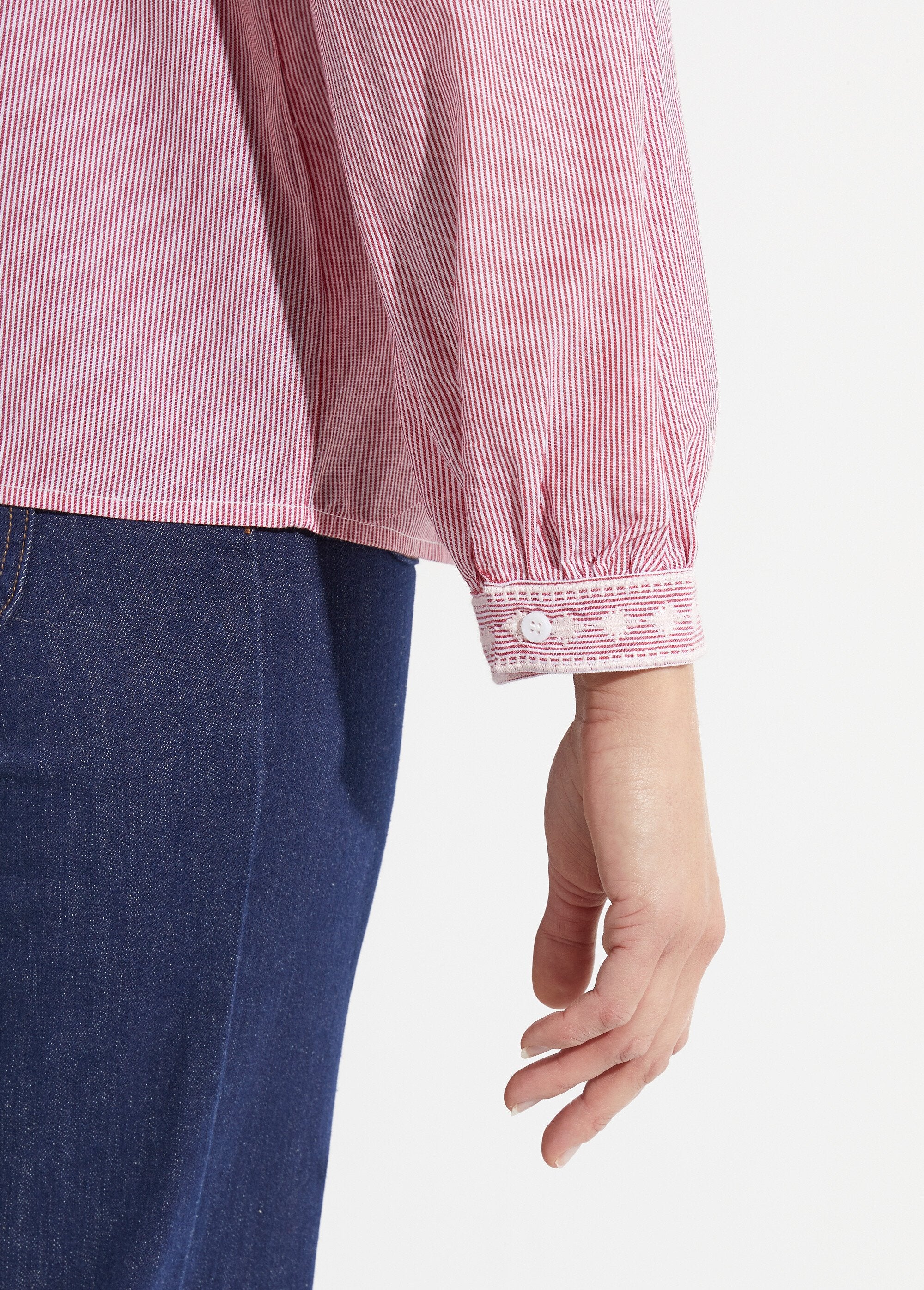 Blusa_de_rayas_con_cuello_redondo_y_bordado_Rojo_DE3_slim