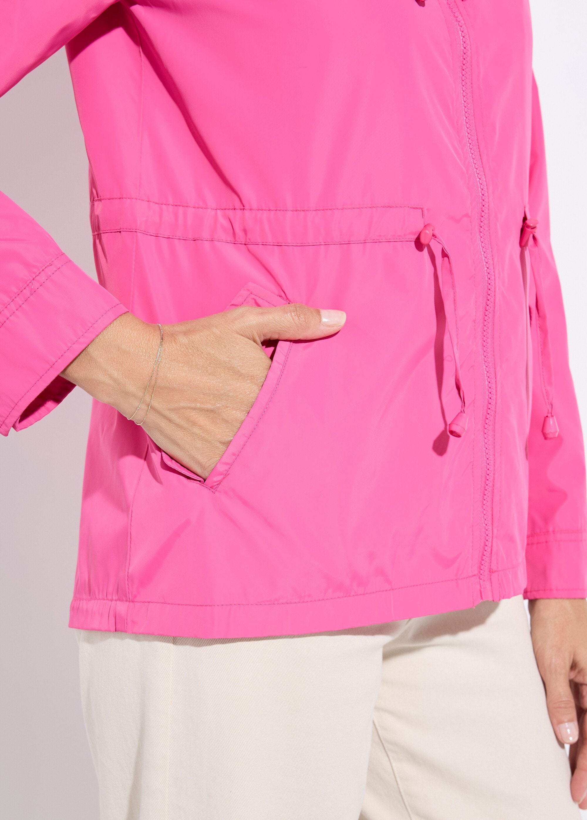 Cortavientos_con_capucha_y_cintura_ajustada_Fucsia_DE2_slim