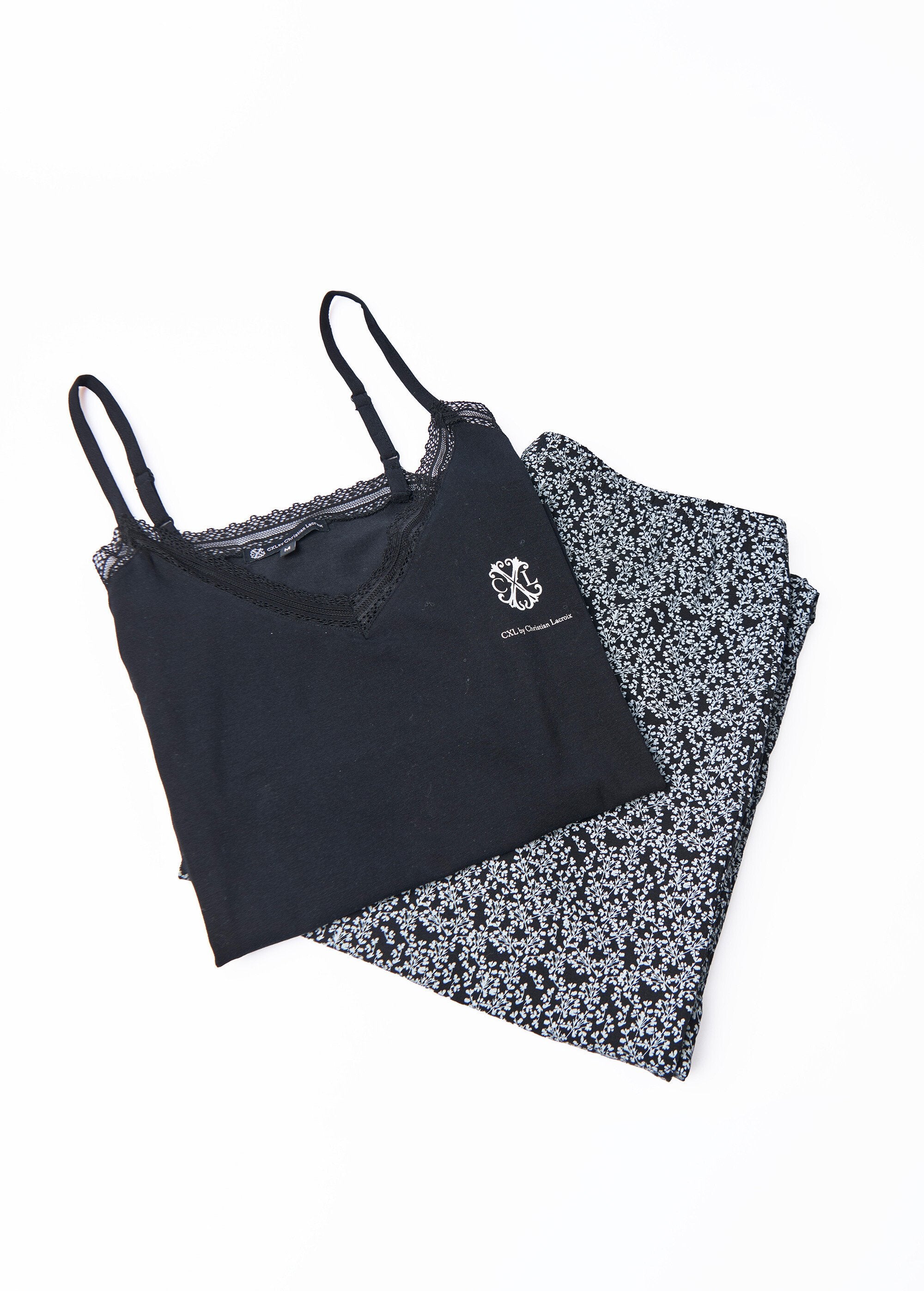 Top_de_tirantes_finos_con_escote_en_V_y_encaje_Estampado_negro_FA1_slim