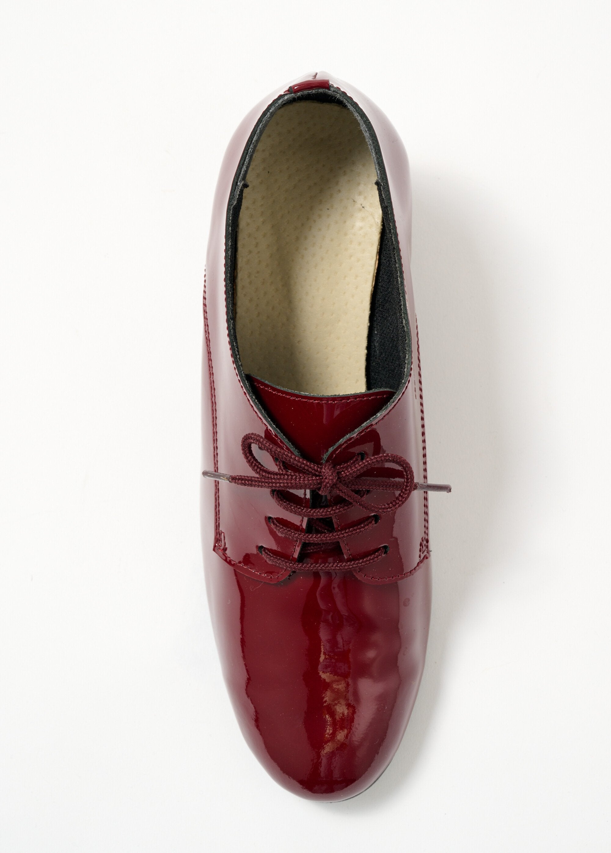 Derbies_de_charol_con_cordones_y_tacón_ancho_y_cómodo_Vernis_bordeaux_OV1_slim