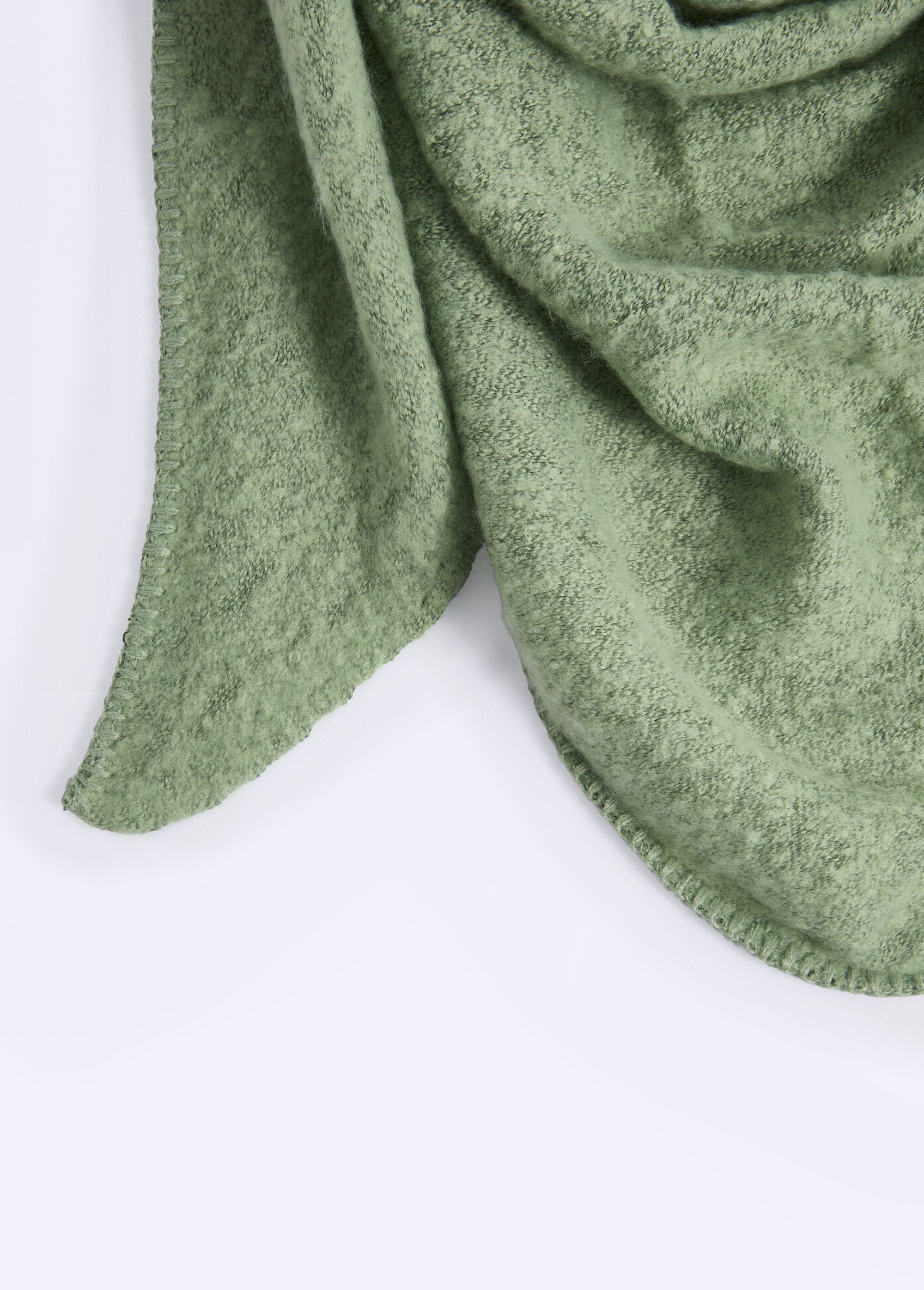 Bufanda_triangular_de_punto_suave_y_cálida_Verde_DE1_slim