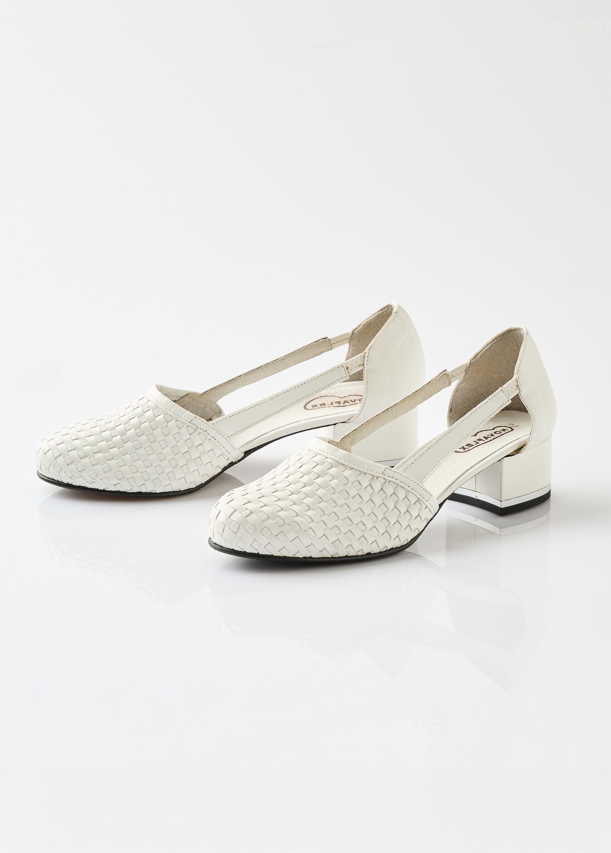 Zapatos_de_tacón_de_piel_Blanco,_Blanca_DE1_slim
