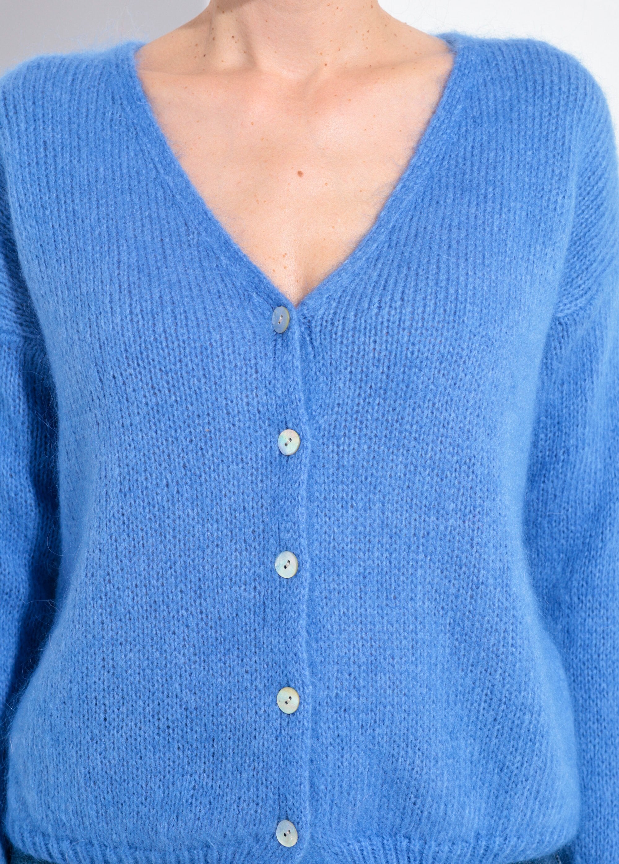 Cárdigan_de_punto_de_mohair_suave_y_cálido_con_cuello_en_V_Azul_hielo_DE1_slim