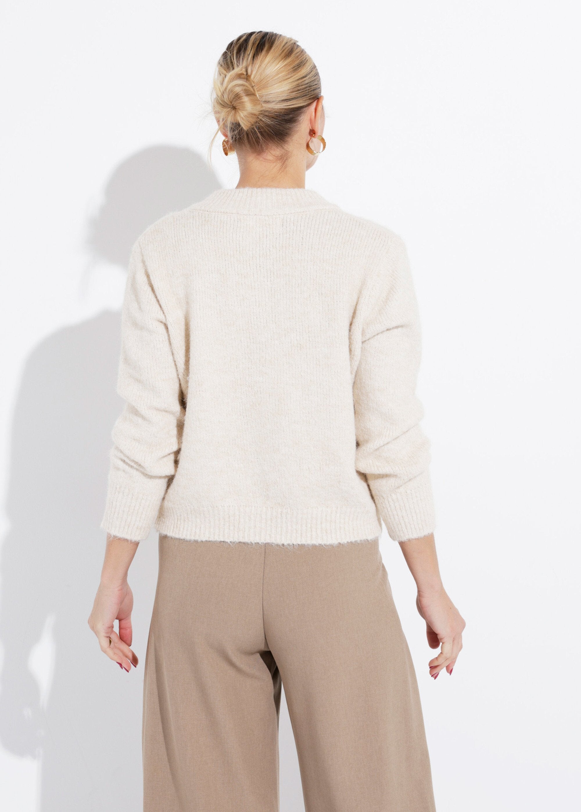 Chaleco_de_punto_elegante_con_cuello_redondo_Beige_DO1_slim