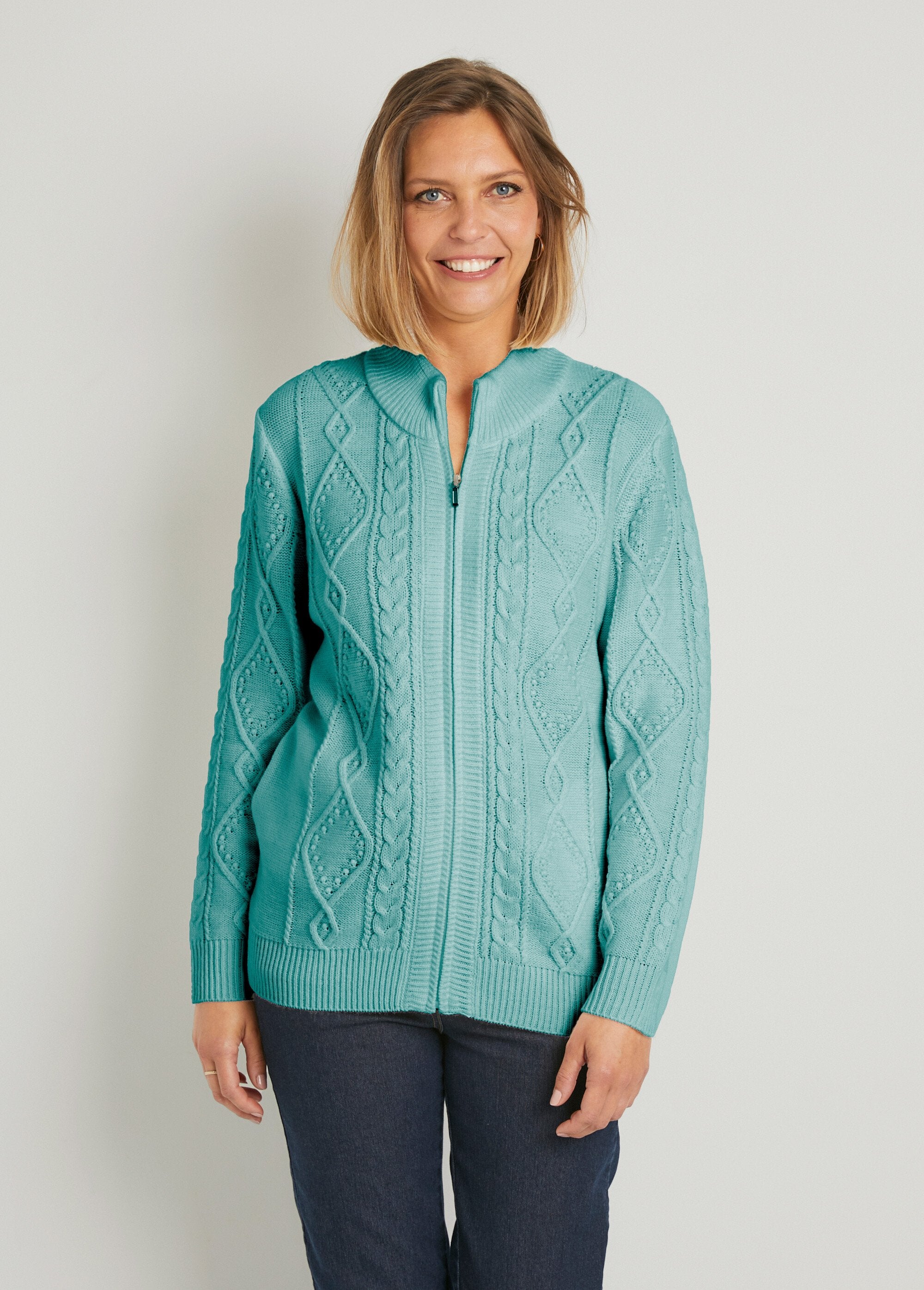Cárdigan_cálido_con_cremallera_y_cuello_alto_con_ochos_Verde_FA1_slim
