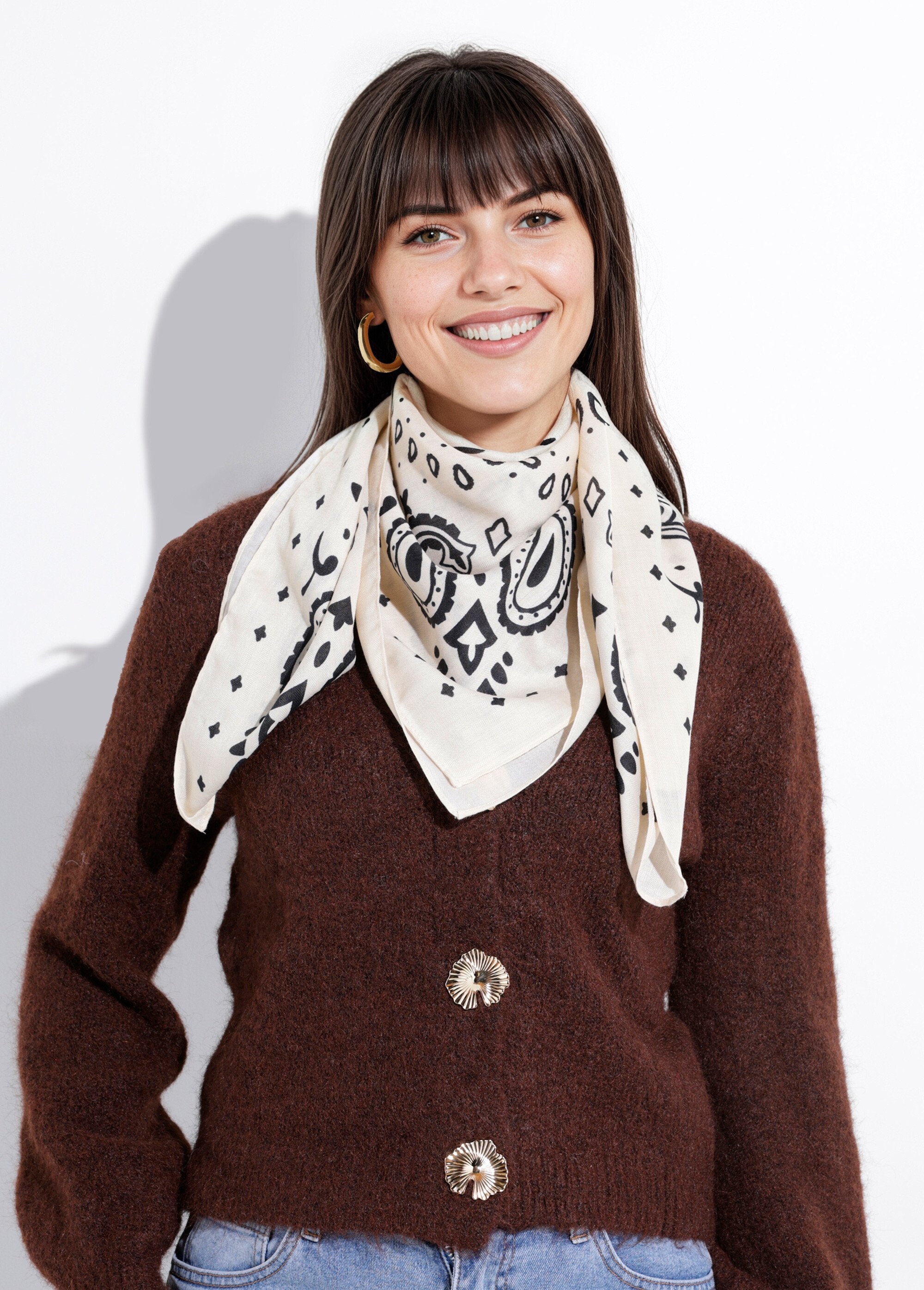 Pañuelo_cuadrado_grande_con_estampado_de_bandana_Beige_FA1_slim