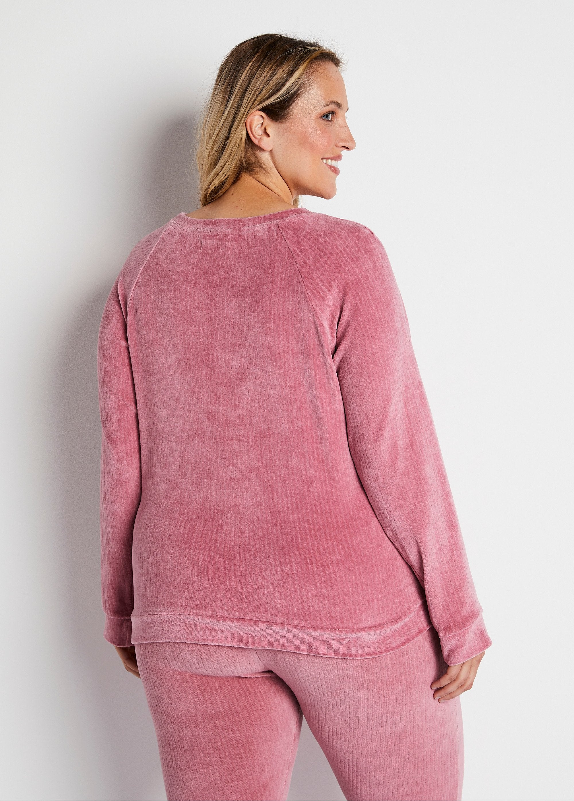 Top_de_pijama_tipo_sudadera_de_pana_Madera_de_rosa_DO1_curvy