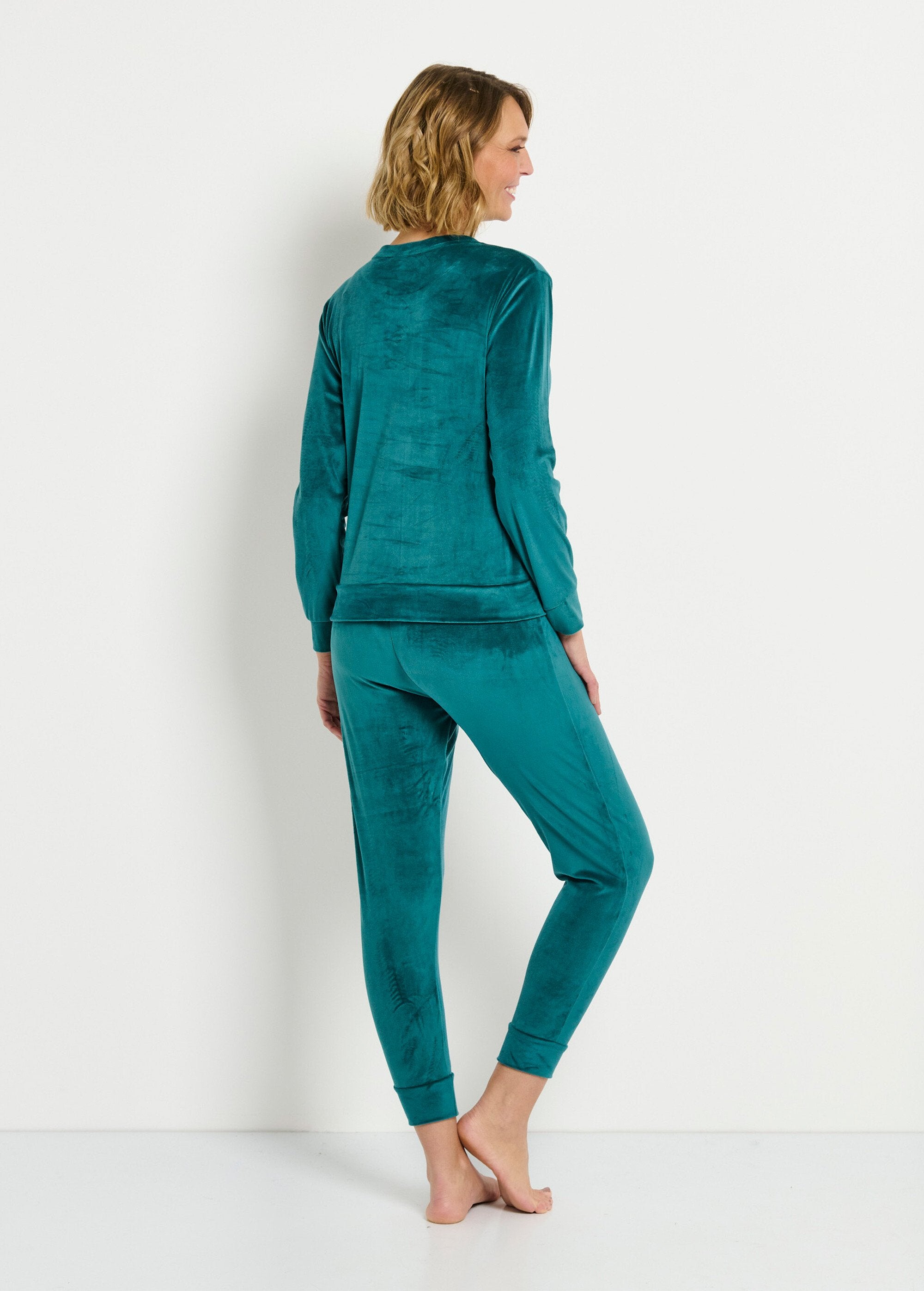 Pijama_de_terciopelo_cálido_Verde_DO1_slim