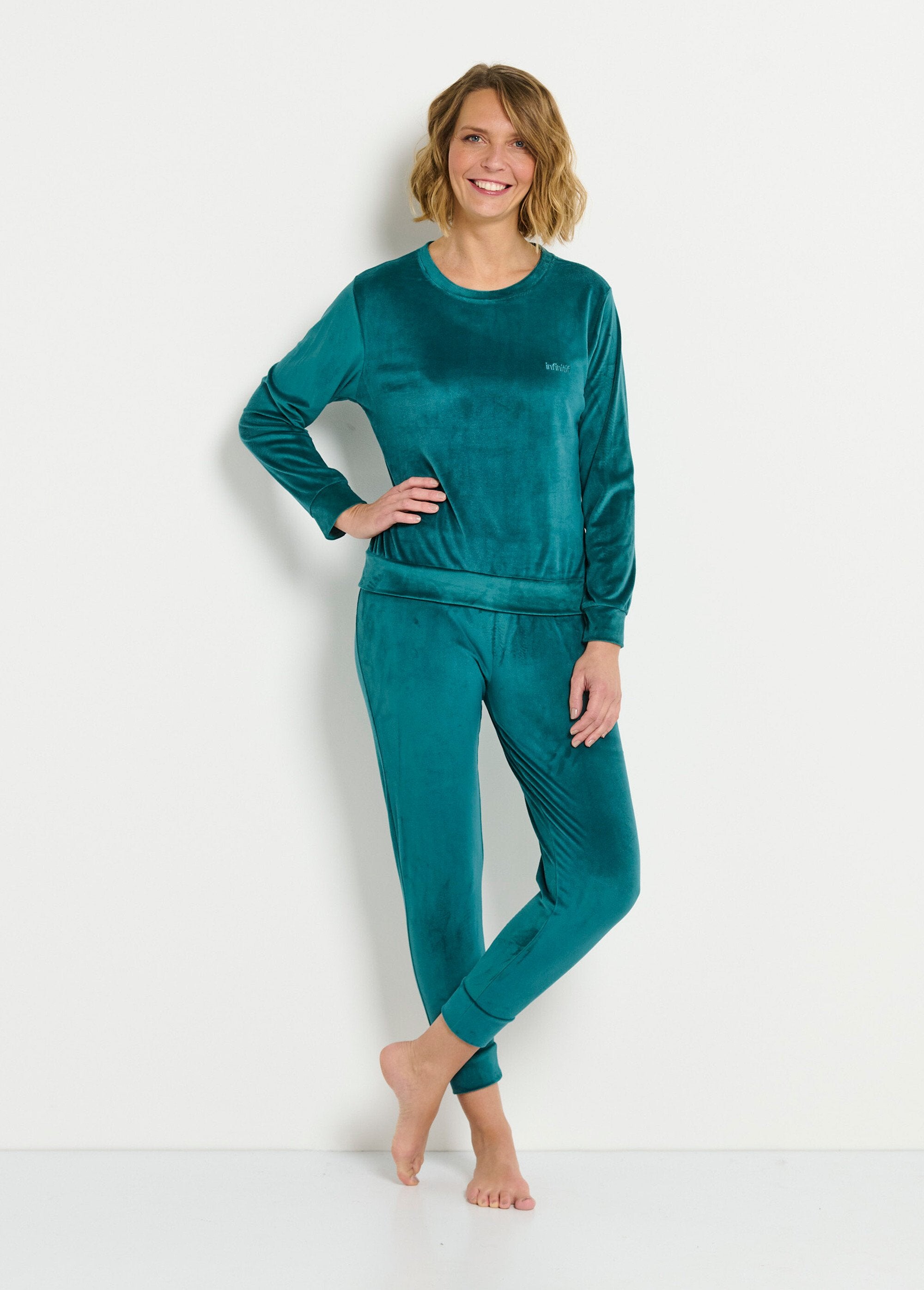 Pijama_de_terciopelo_cálido_Verde_FA1_slim