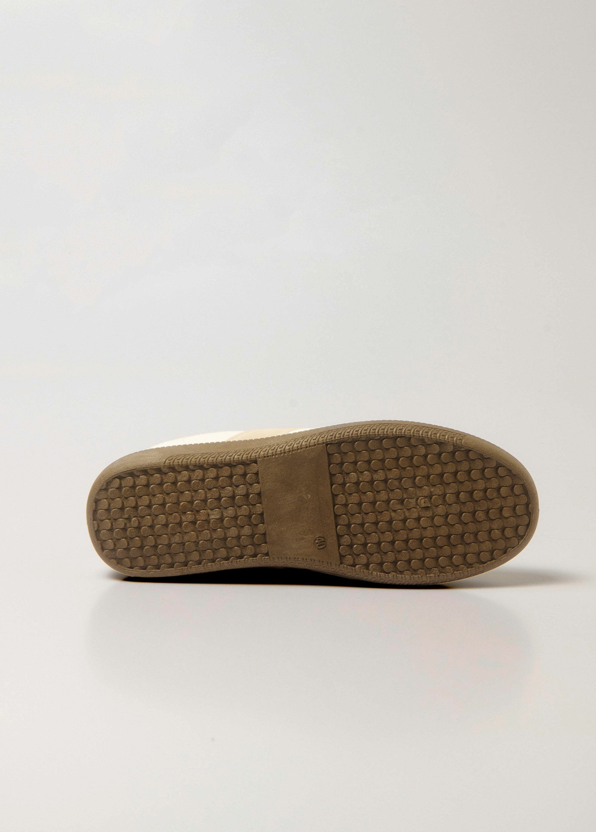 Zapatillas_bicolor_con_detalles_efecto_ante_Blanco,_Blanca_UN1_slim
