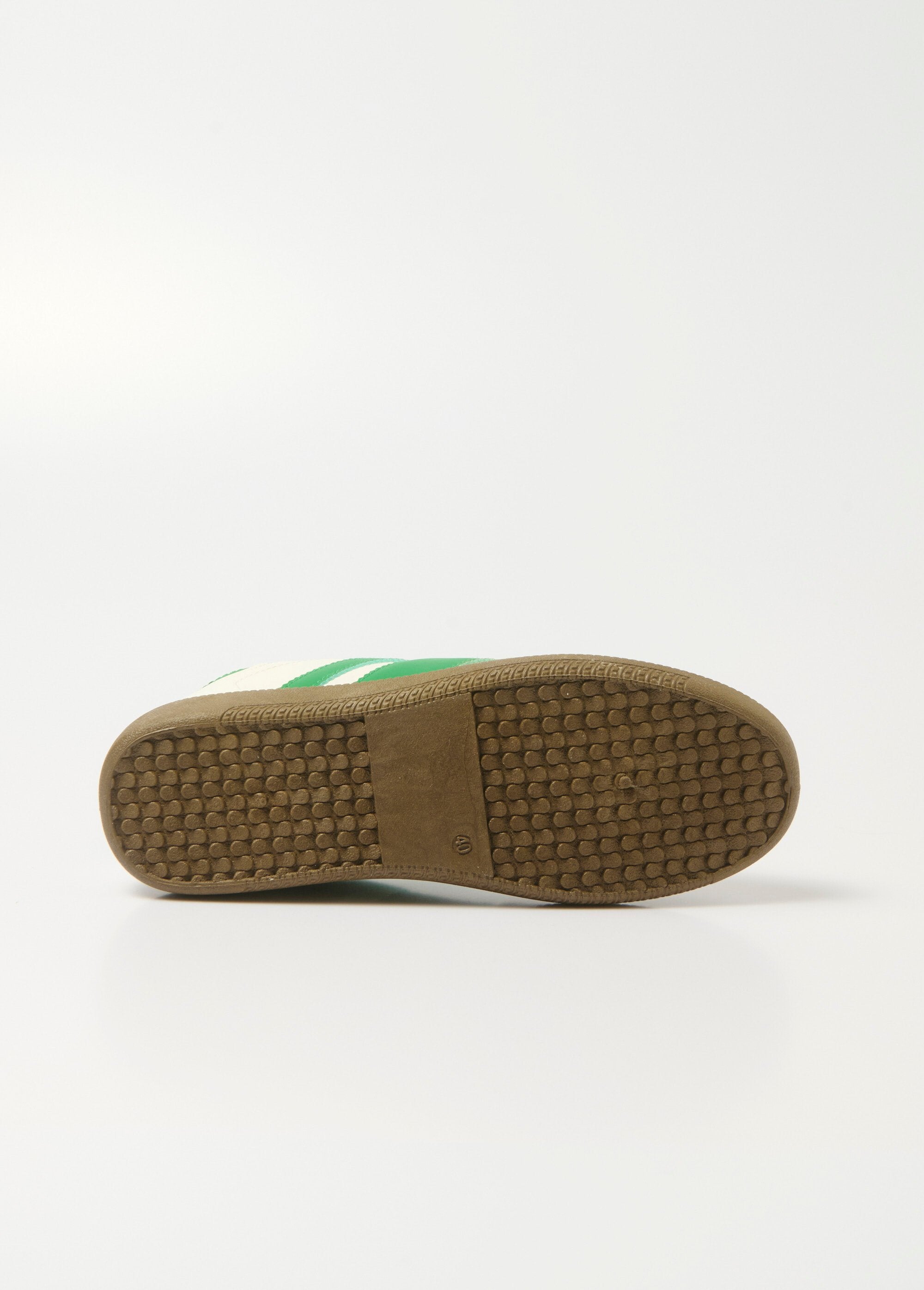 Zapatillas_retro_con_detalles_en_contraste_Verde_UN1_slim