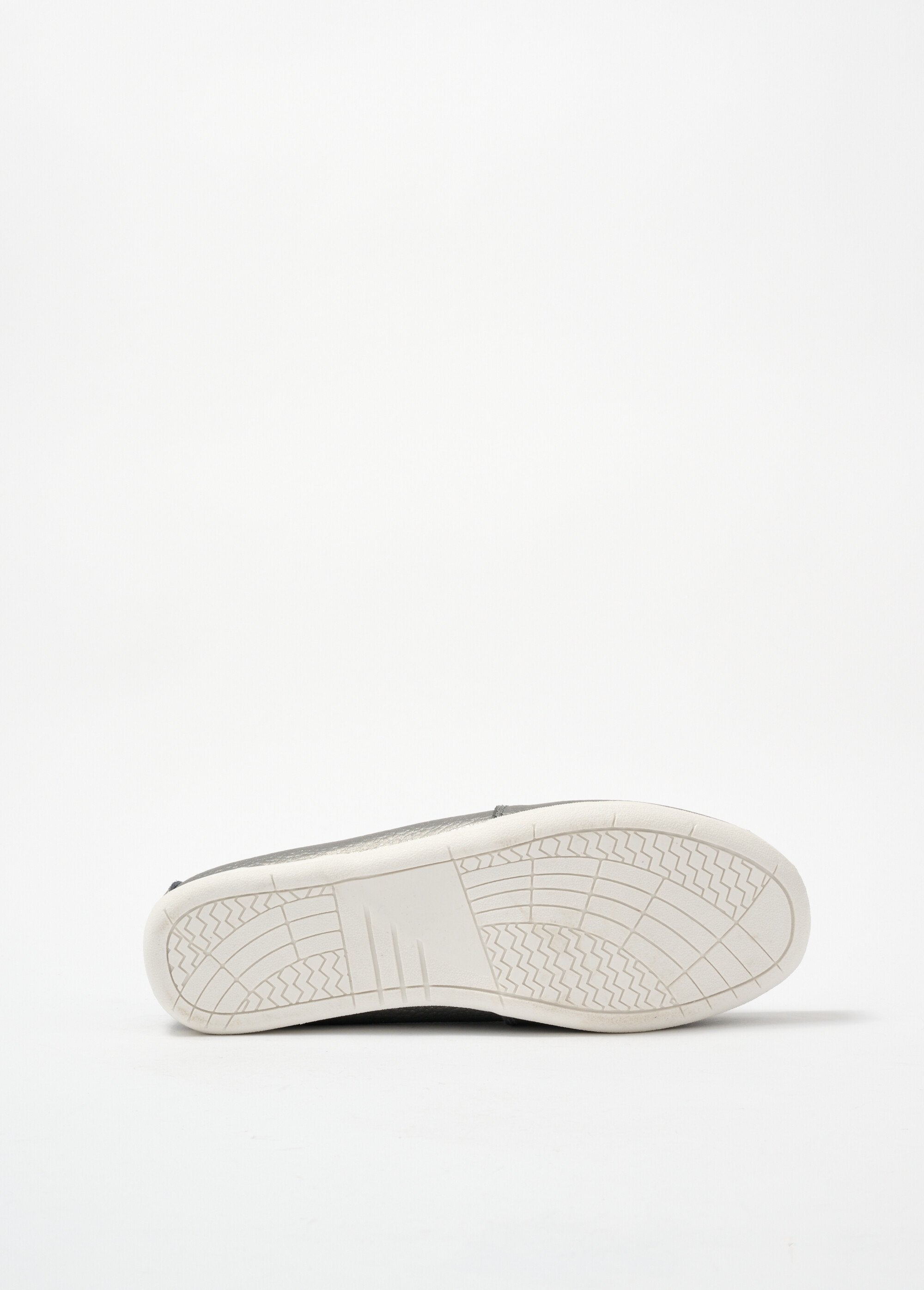Mocasín_estilo_náutico_Gris_UN1_slim