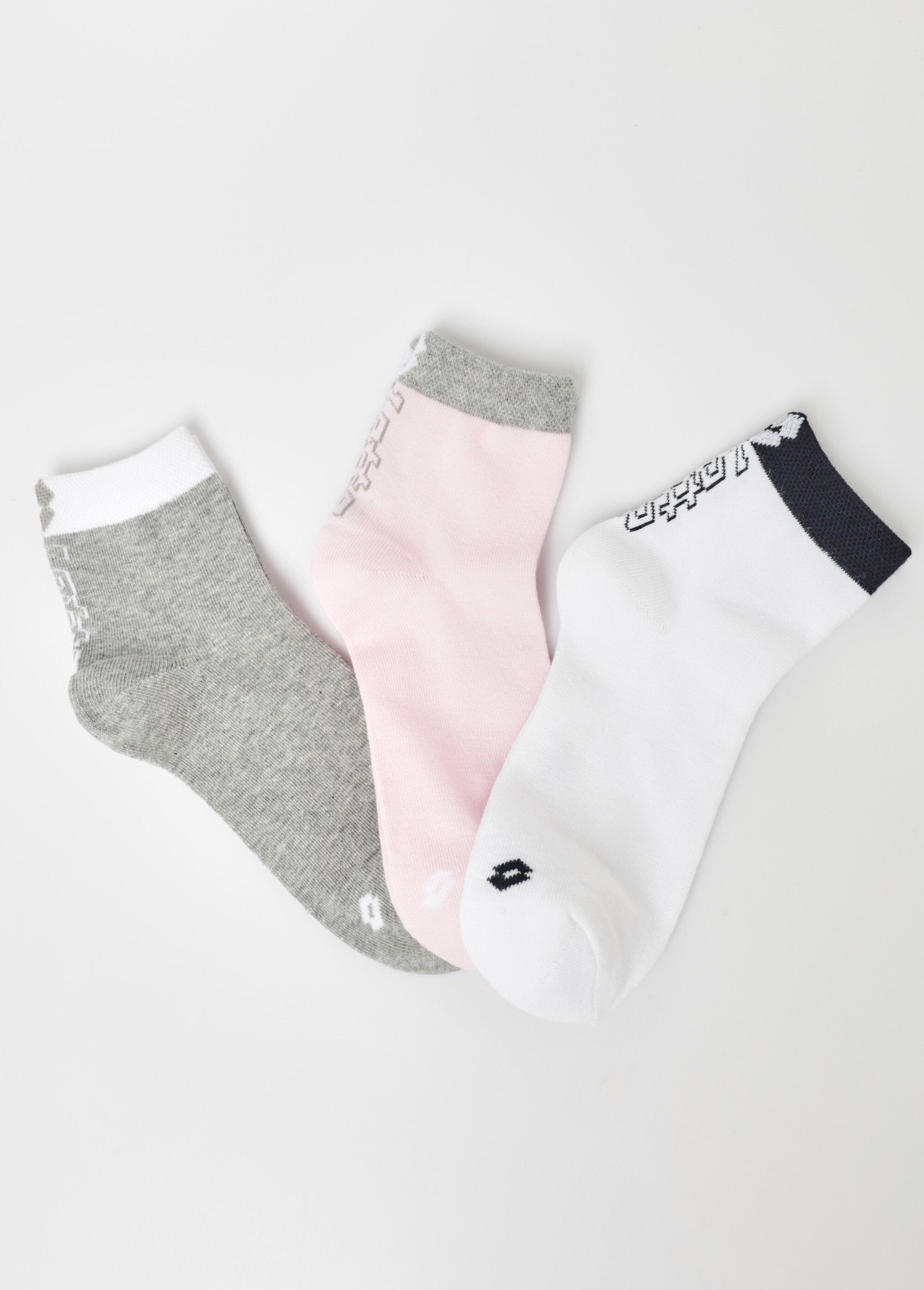 Pack_de_3_calcetines_bicolor_con_logo,_surtidos_Surtido_blanco_FA1_slim