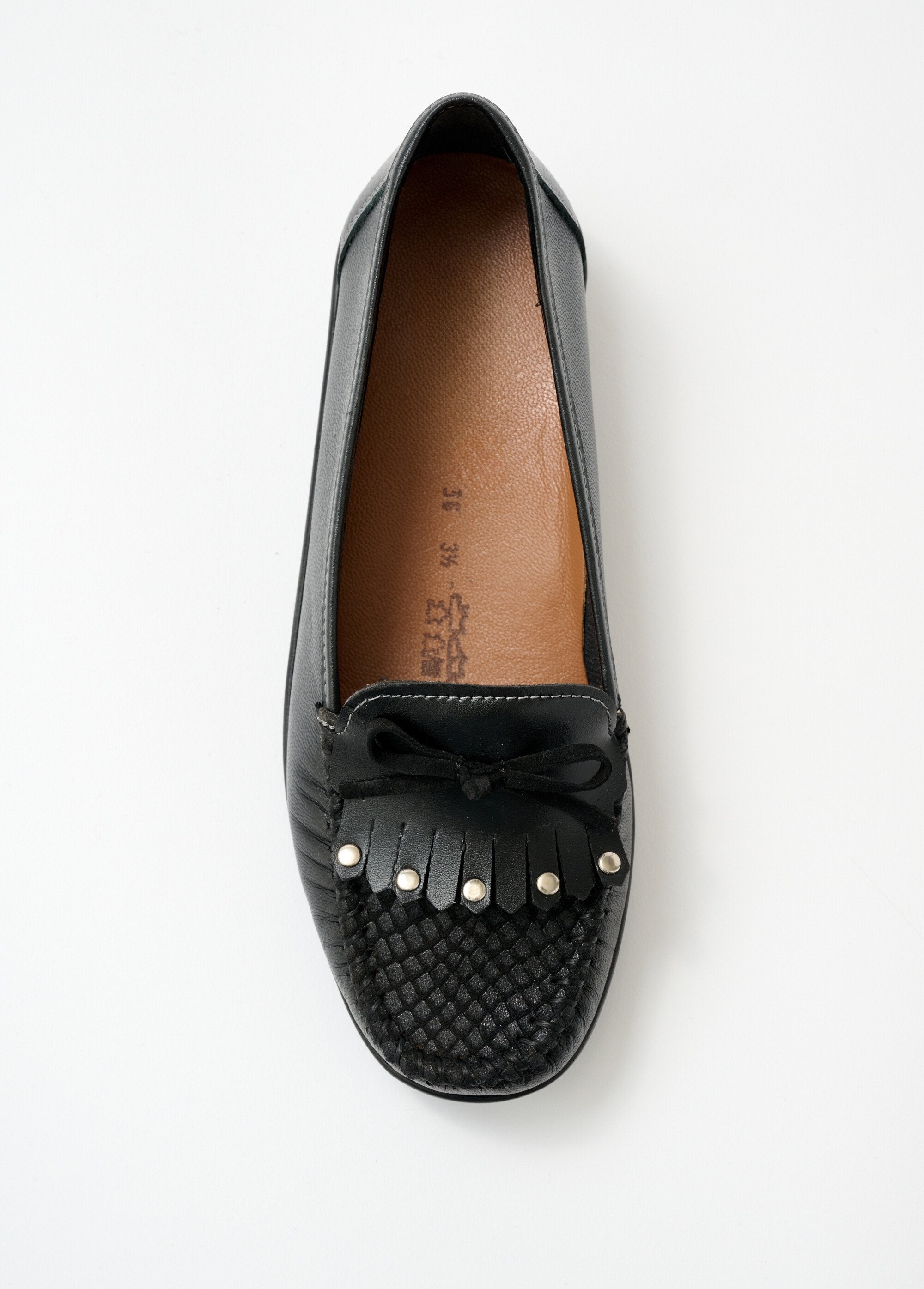 Mocasines_cuña_de_piel_con_trabilla_con_flecos_Negro_OV1_slim