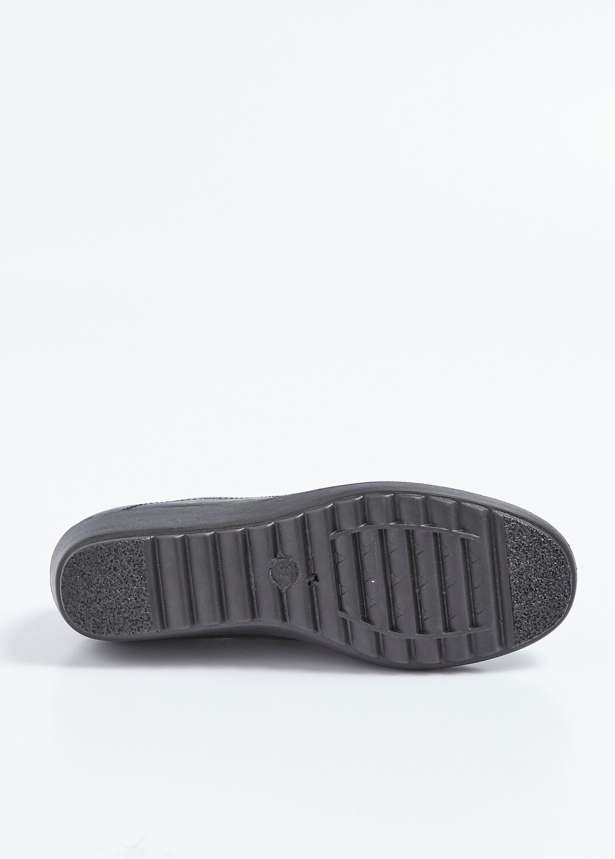 Mocasines_de_cuña_de_piel_con_elástico_de_ancho_amplio_Negro_UN1_slim