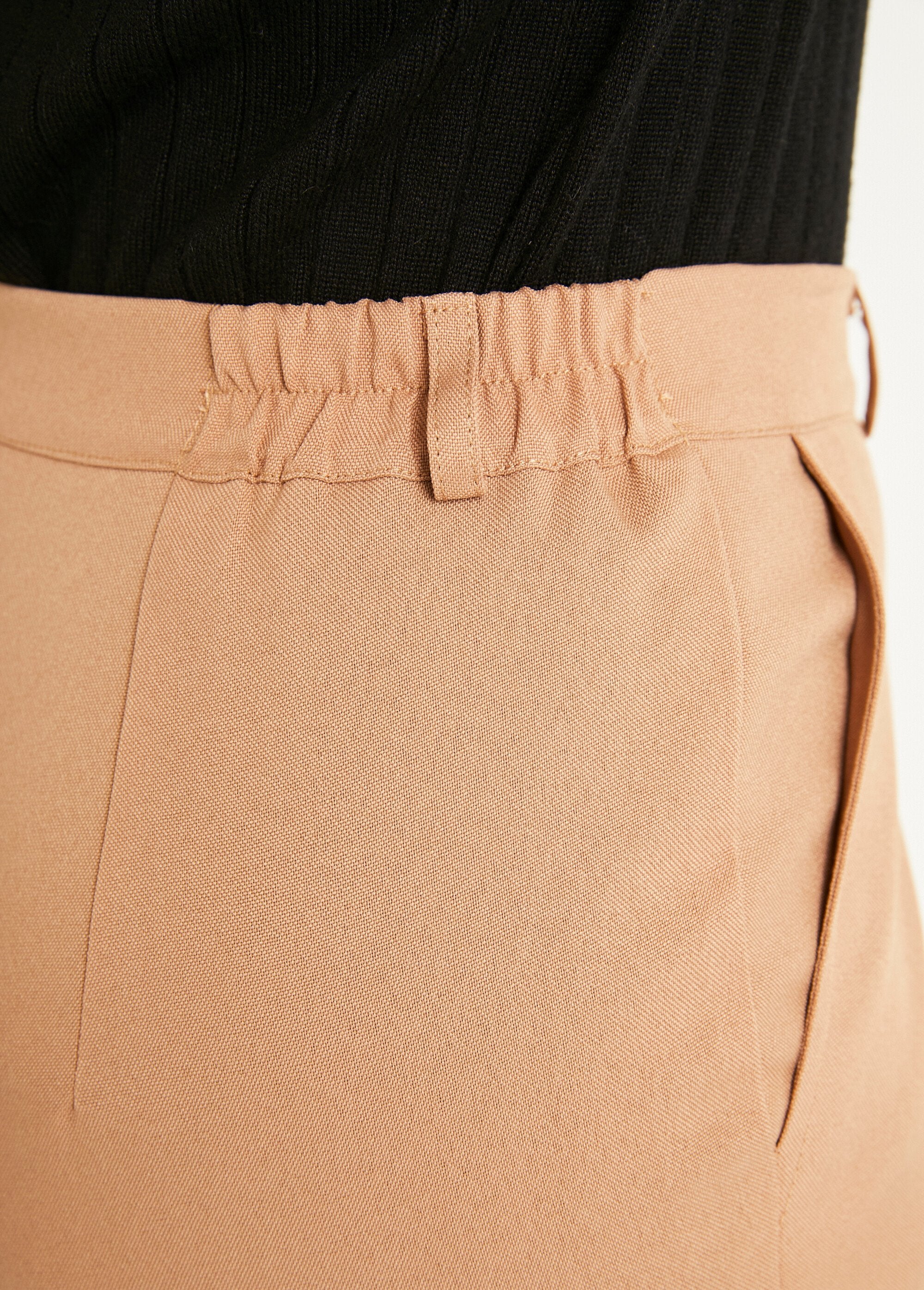 Pantalón_recto_liso_con_cintura_semielástica_Beige_DE4_slim