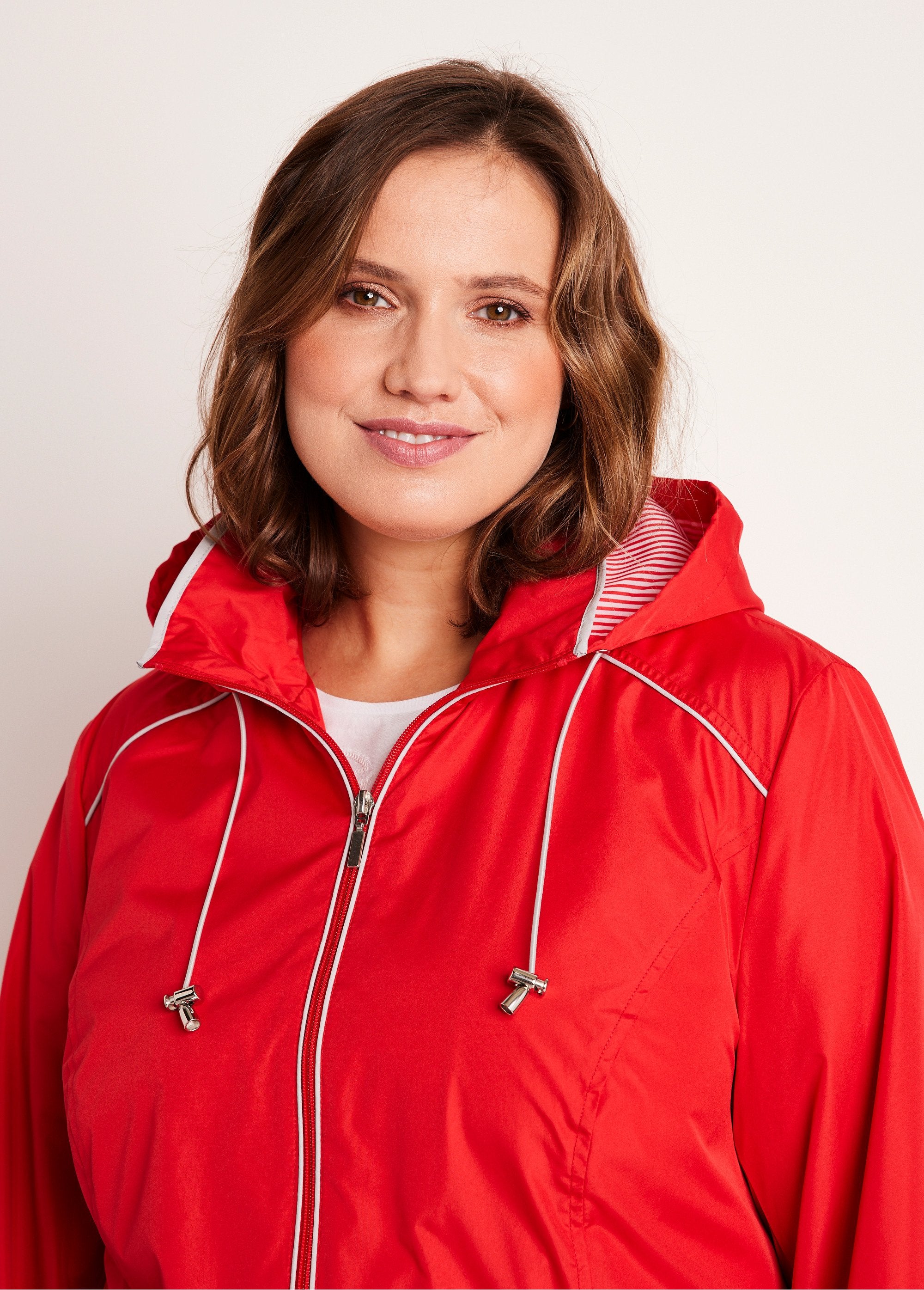 Parka_corta_con_cremallera_Rojo_DE1_curvy