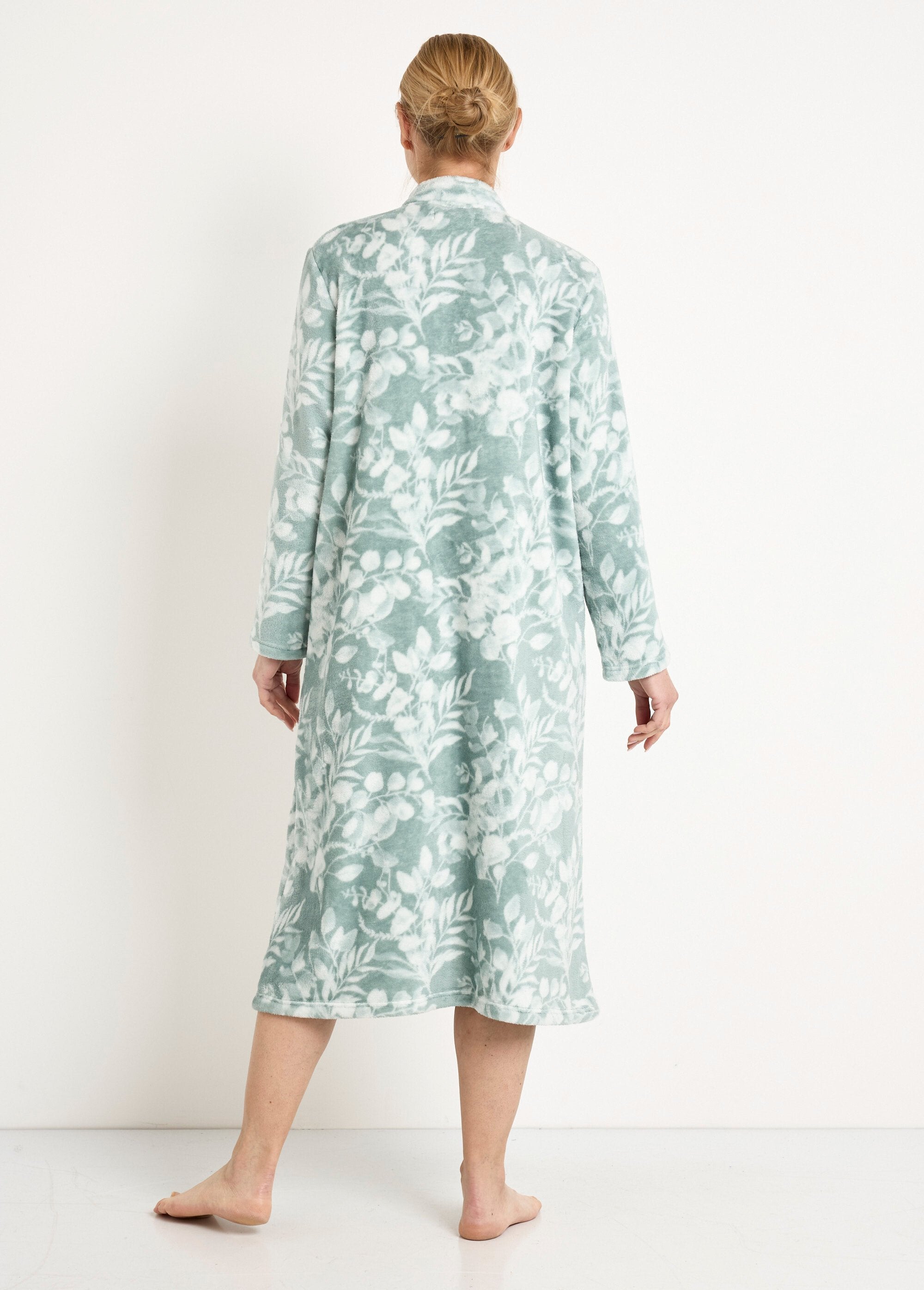 Albornoz_de_felpa_estampada_con_tacto_afelpado,_largo_115_cm_Estampado_verde_DO1_slim