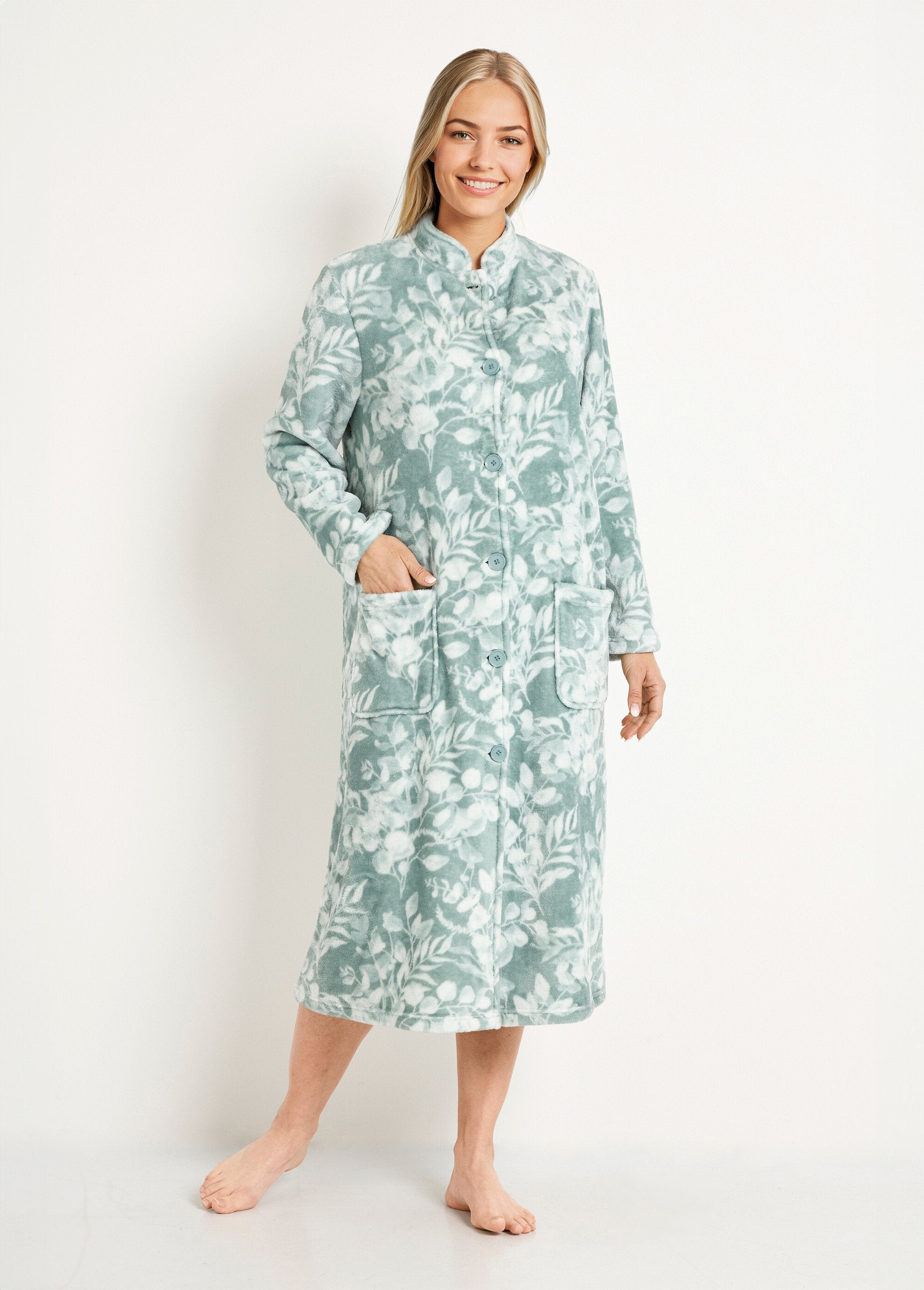 Albornoz_de_felpa_estampada_con_tacto_afelpado,_largo_115_cm_Estampado_verde_FA1_slim