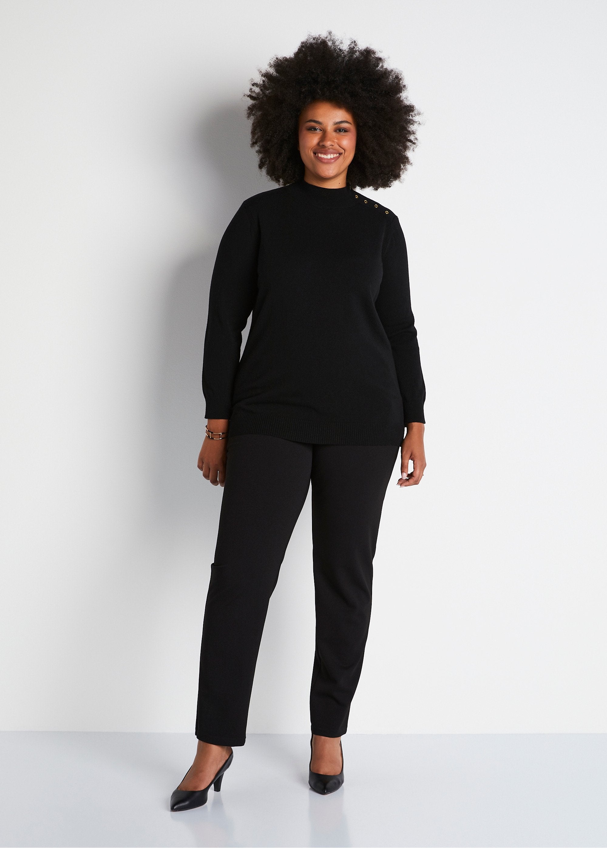 Jersey_con_fibras_recicladas,_lana_y_cashmere._Negro_SF1_curvy