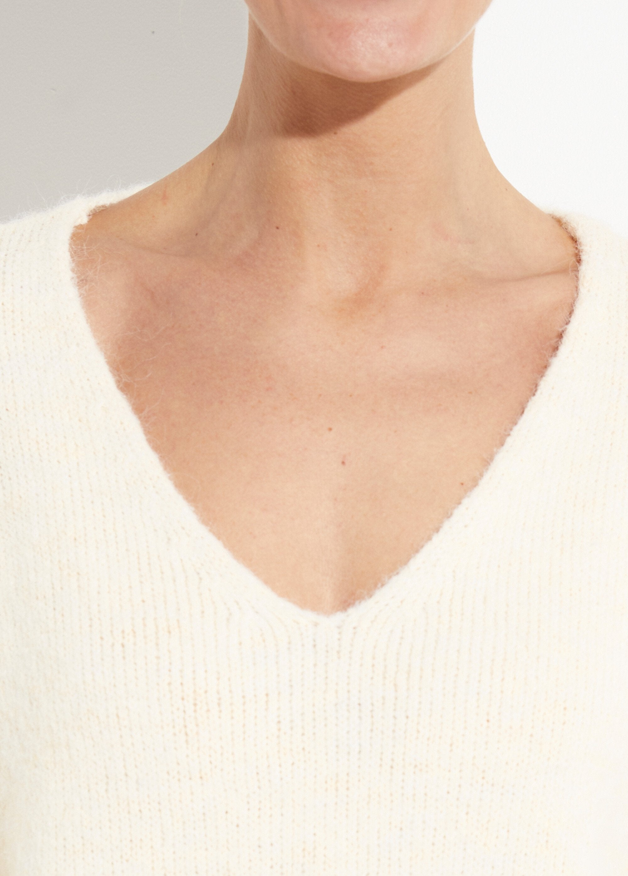 Suéter_cálido_2_en_1_con_mangas_de_encaje_Crudo_DE1_slim